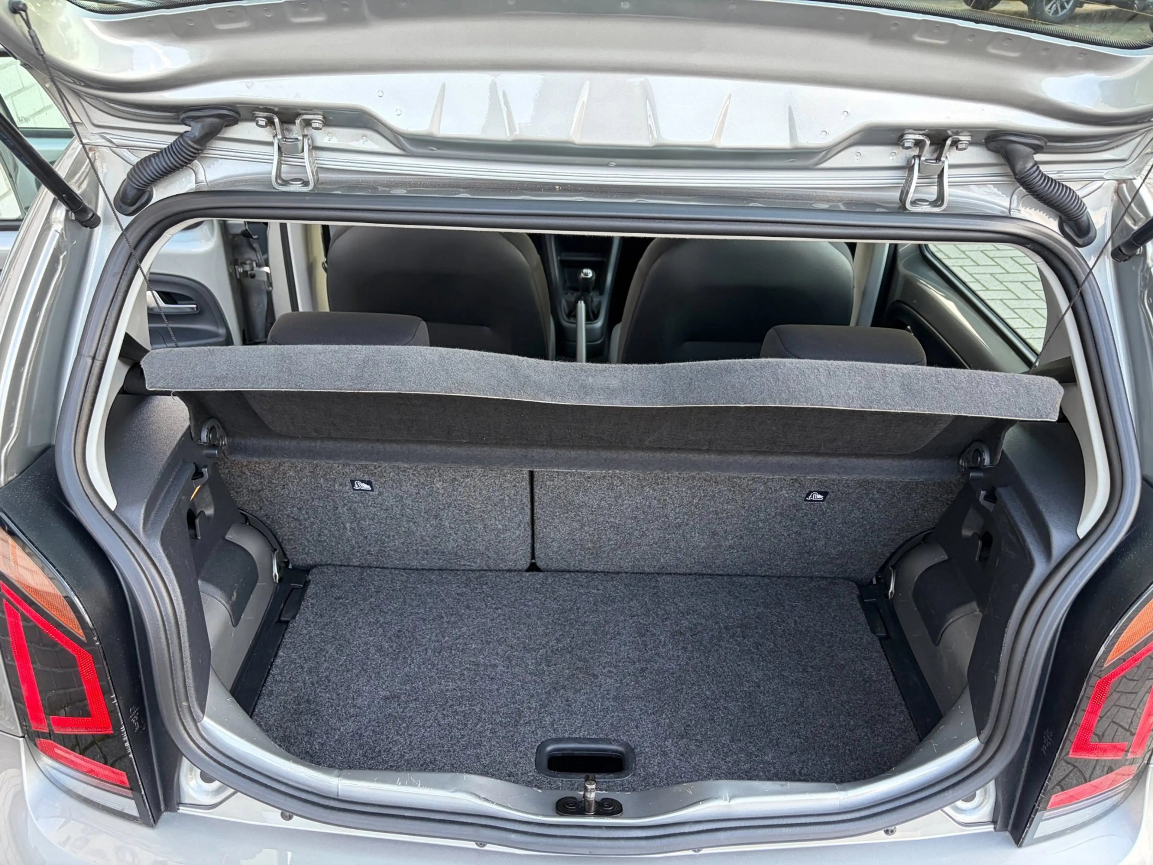 Volkswagen up! 1.0 BMT up! beats / PDC Achter / Handsfree / Airco — photo 7