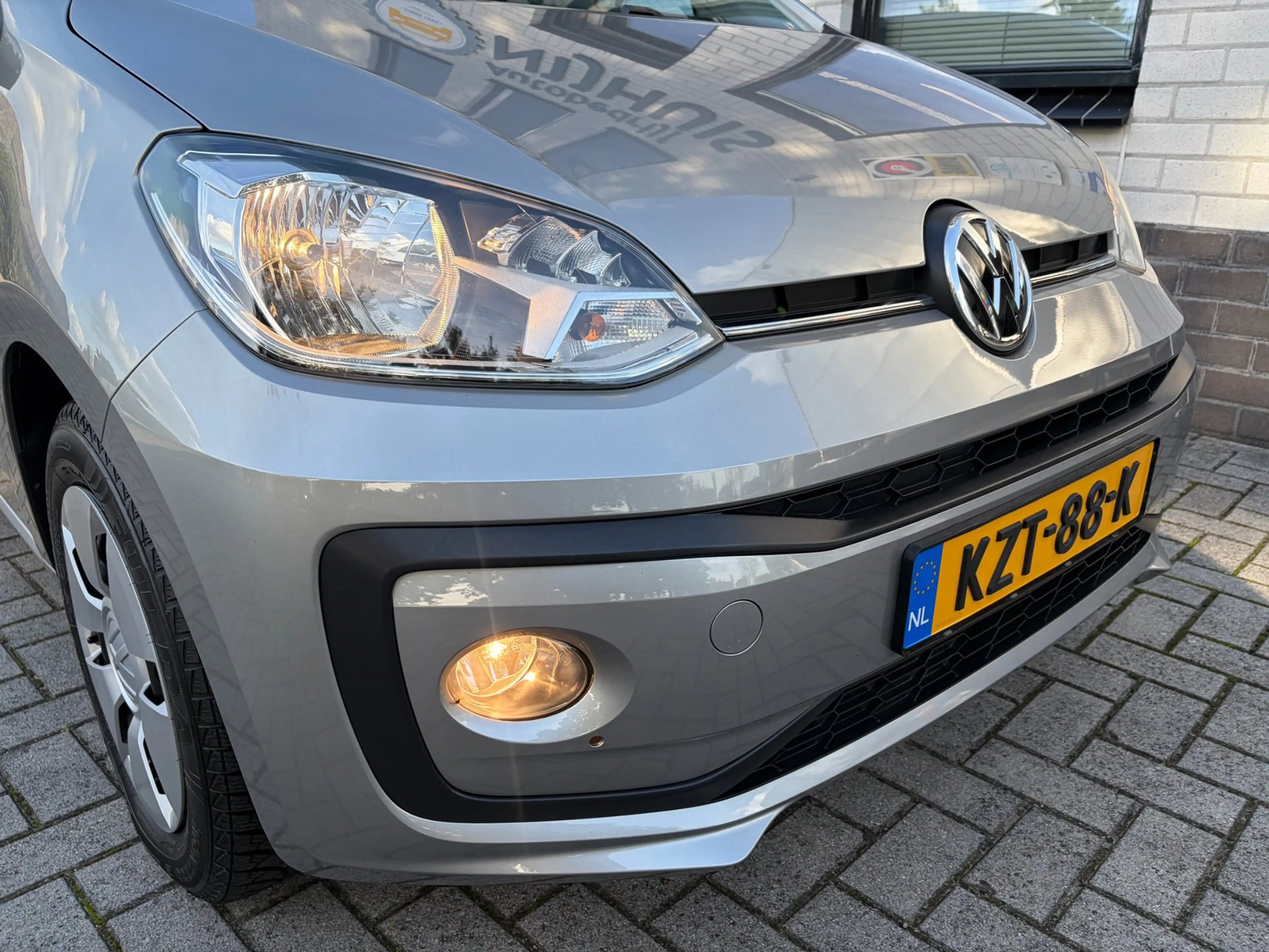 Volkswagen up! 1.0 BMT up! beats / PDC Achter / Handsfree / Airco — photo 29