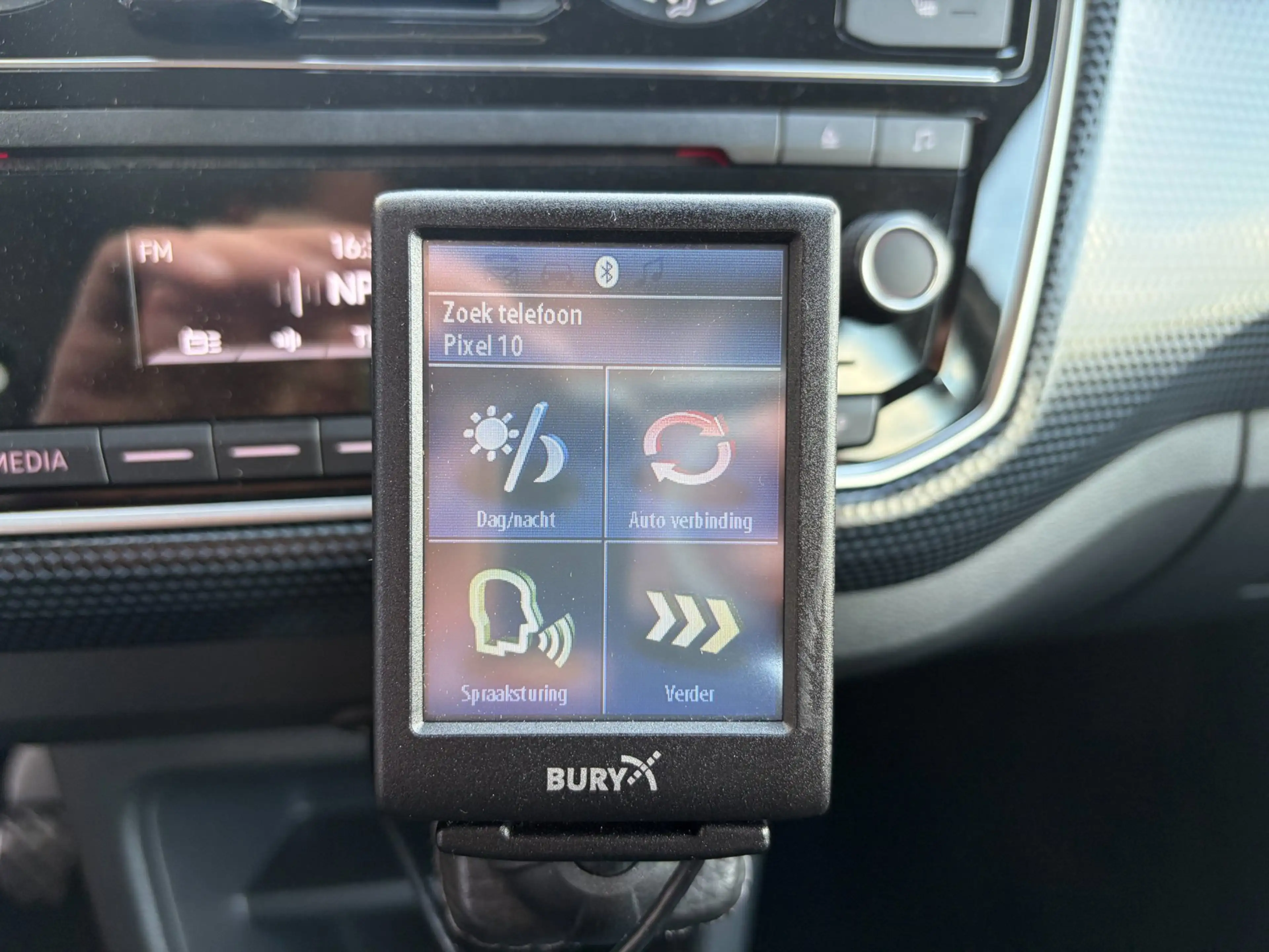 Volkswagen up! 1.0 BMT up! beats / PDC Achter / Handsfree / Airco — photo 23