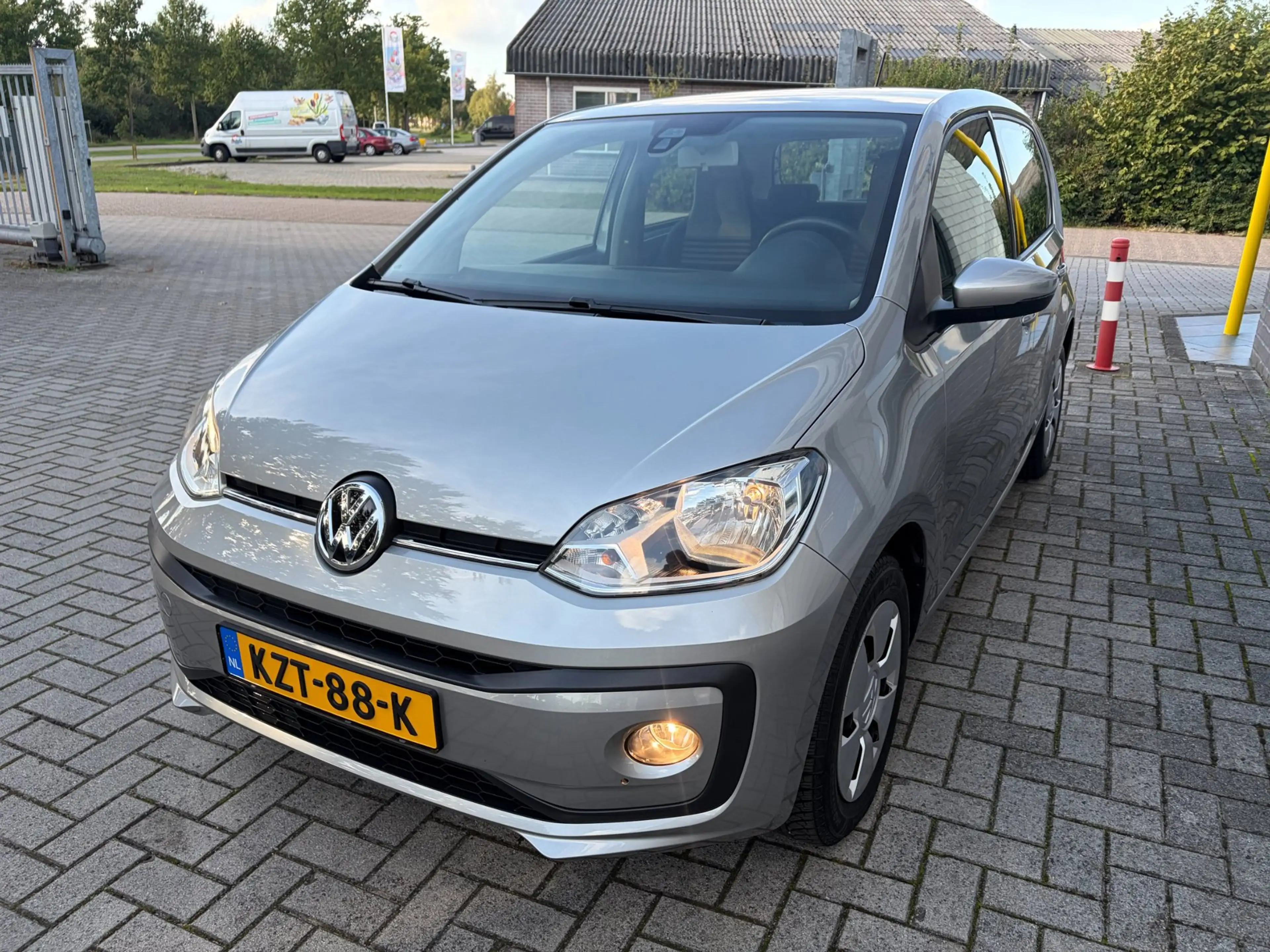 Volkswagen up! 1.0 BMT up! beats / PDC Achter / Handsfree / Airco — photo 4