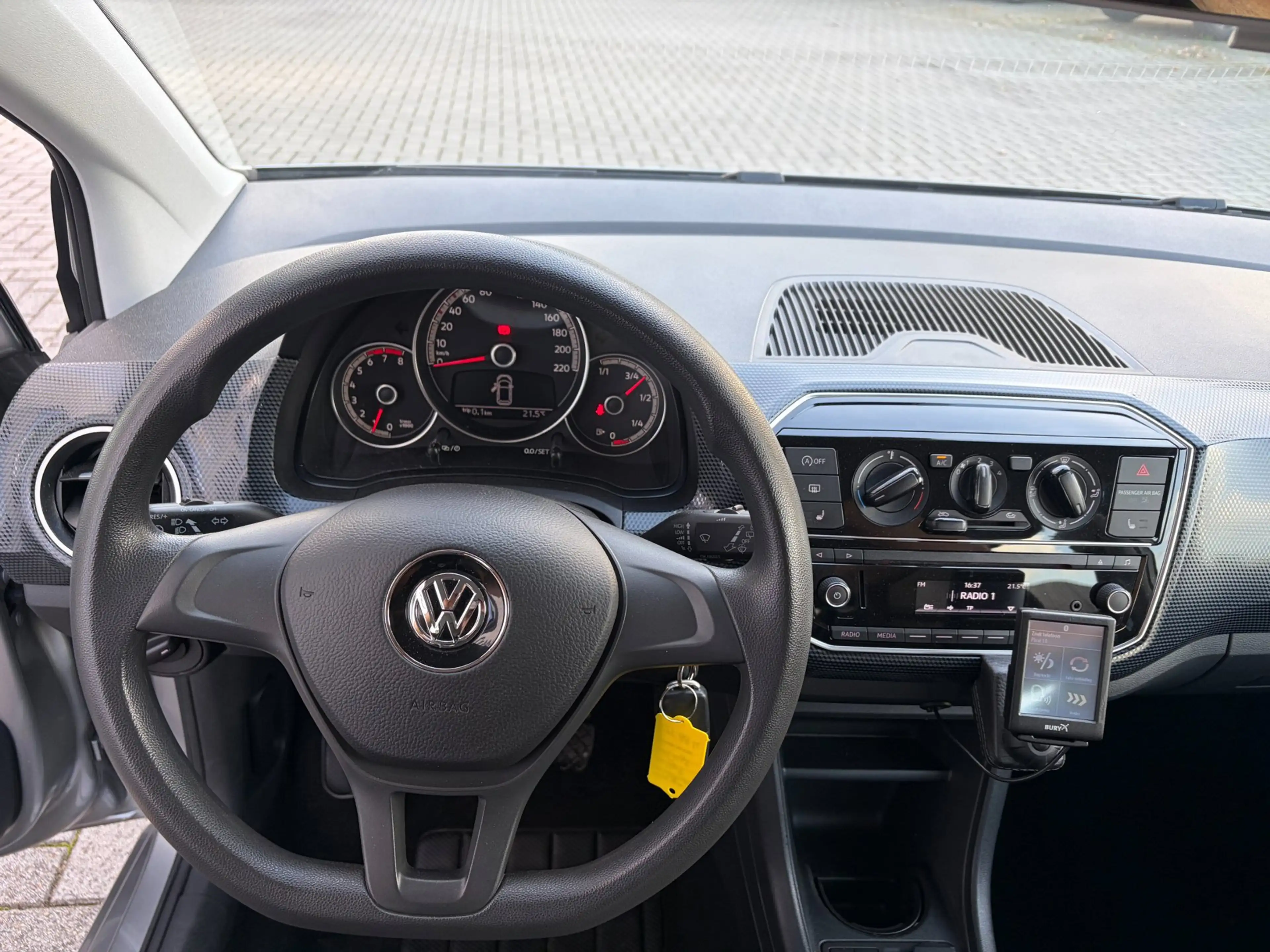 Volkswagen up! 1.0 BMT up! beats / PDC Achter / Handsfree / Airco — photo 17