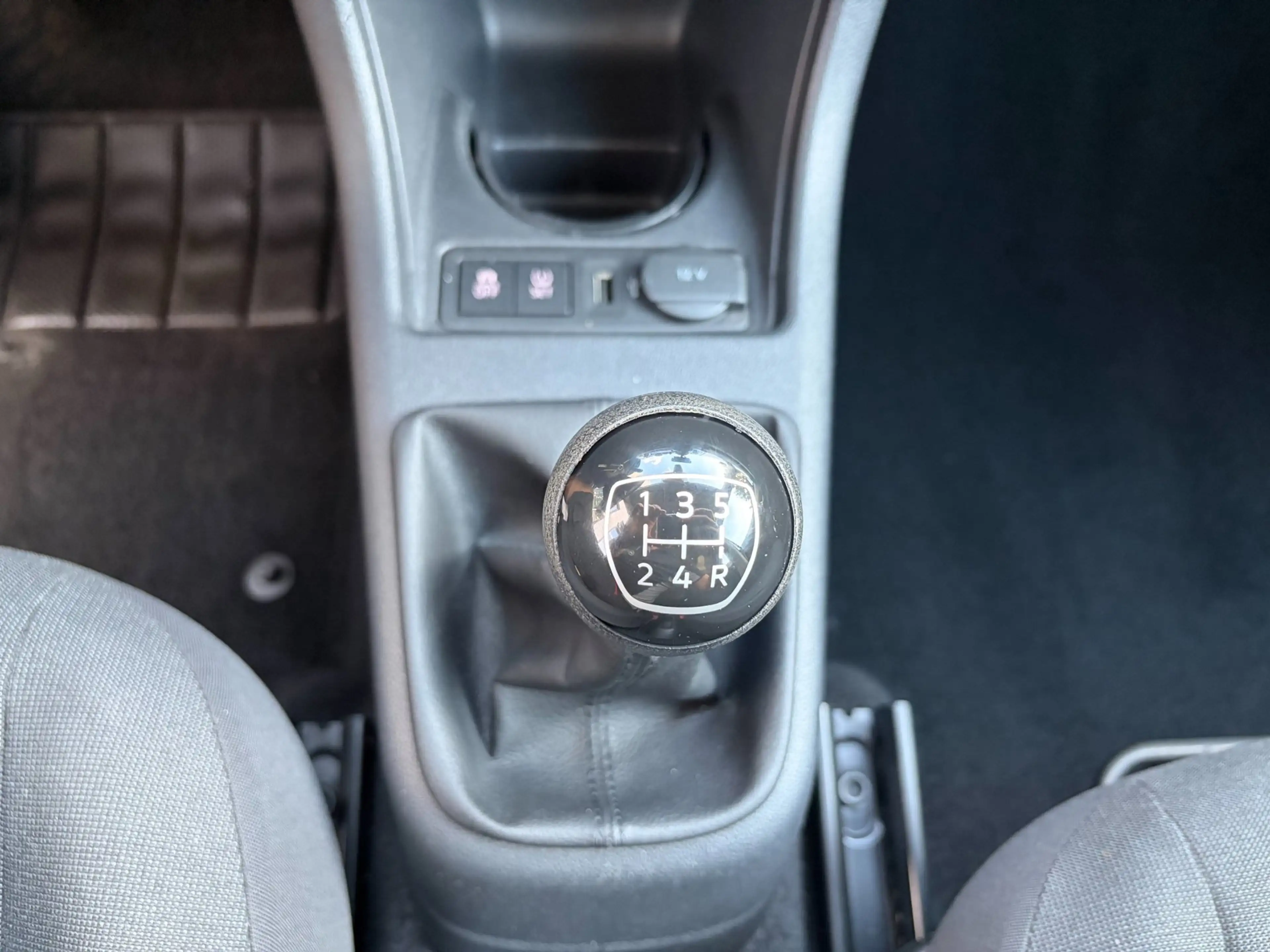 Volkswagen up! 1.0 BMT up! beats / PDC Achter / Handsfree / Airco — photo 25