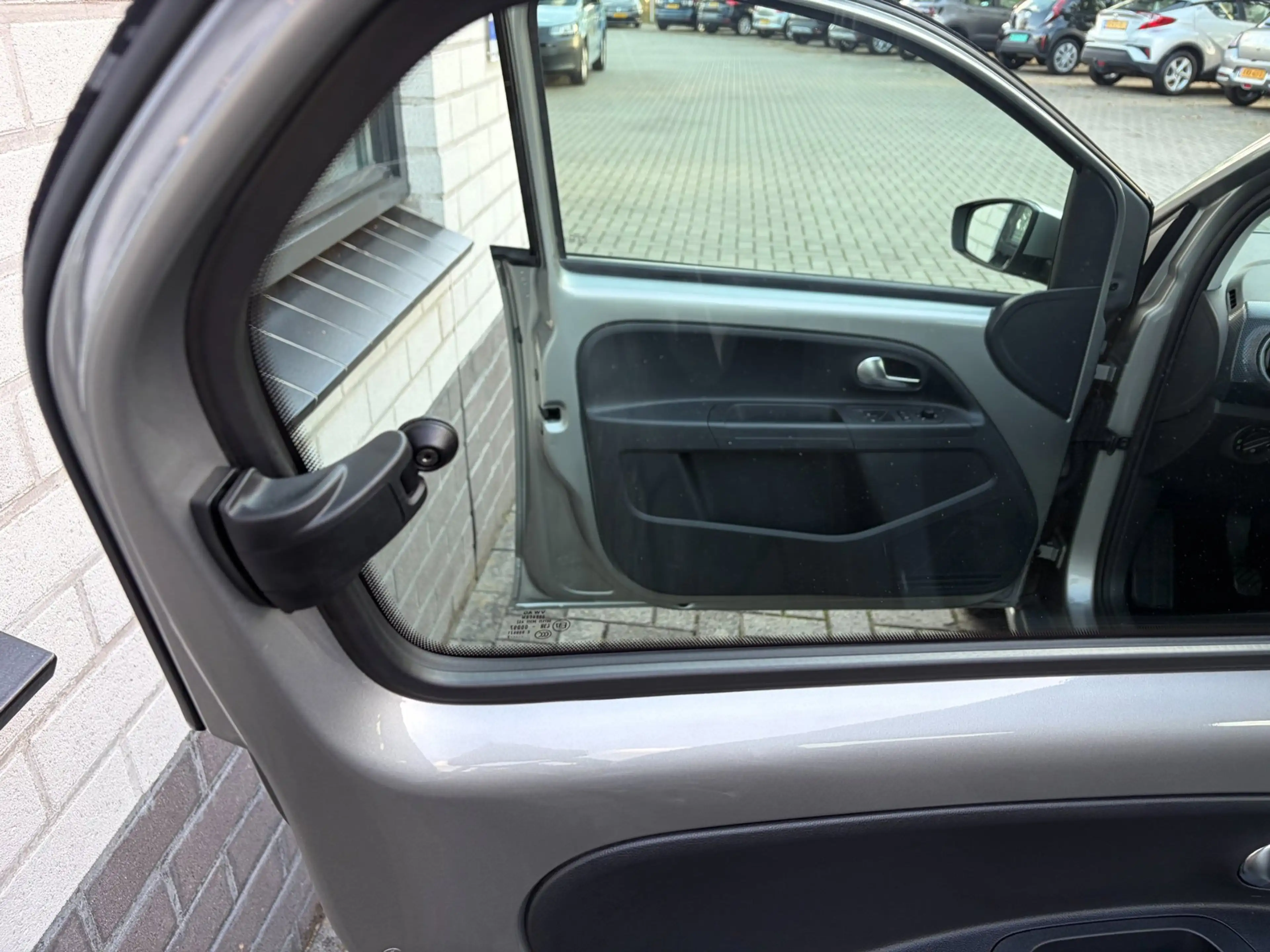 Volkswagen up! 1.0 BMT up! beats / PDC Achter / Handsfree / Airco — photo 14