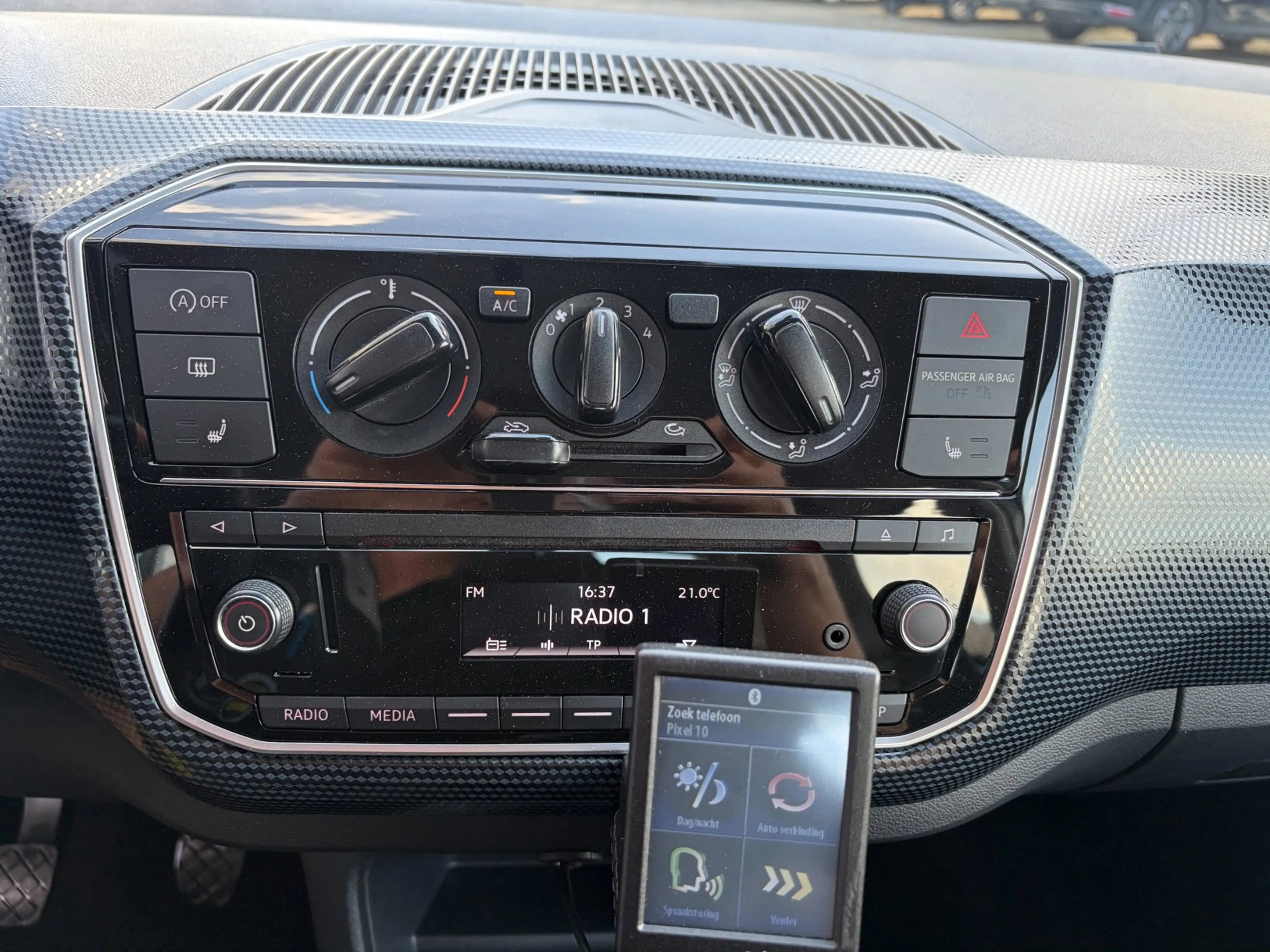 Volkswagen up! 1.0 BMT up! beats / PDC Achter / Handsfree / Airco — photo 22