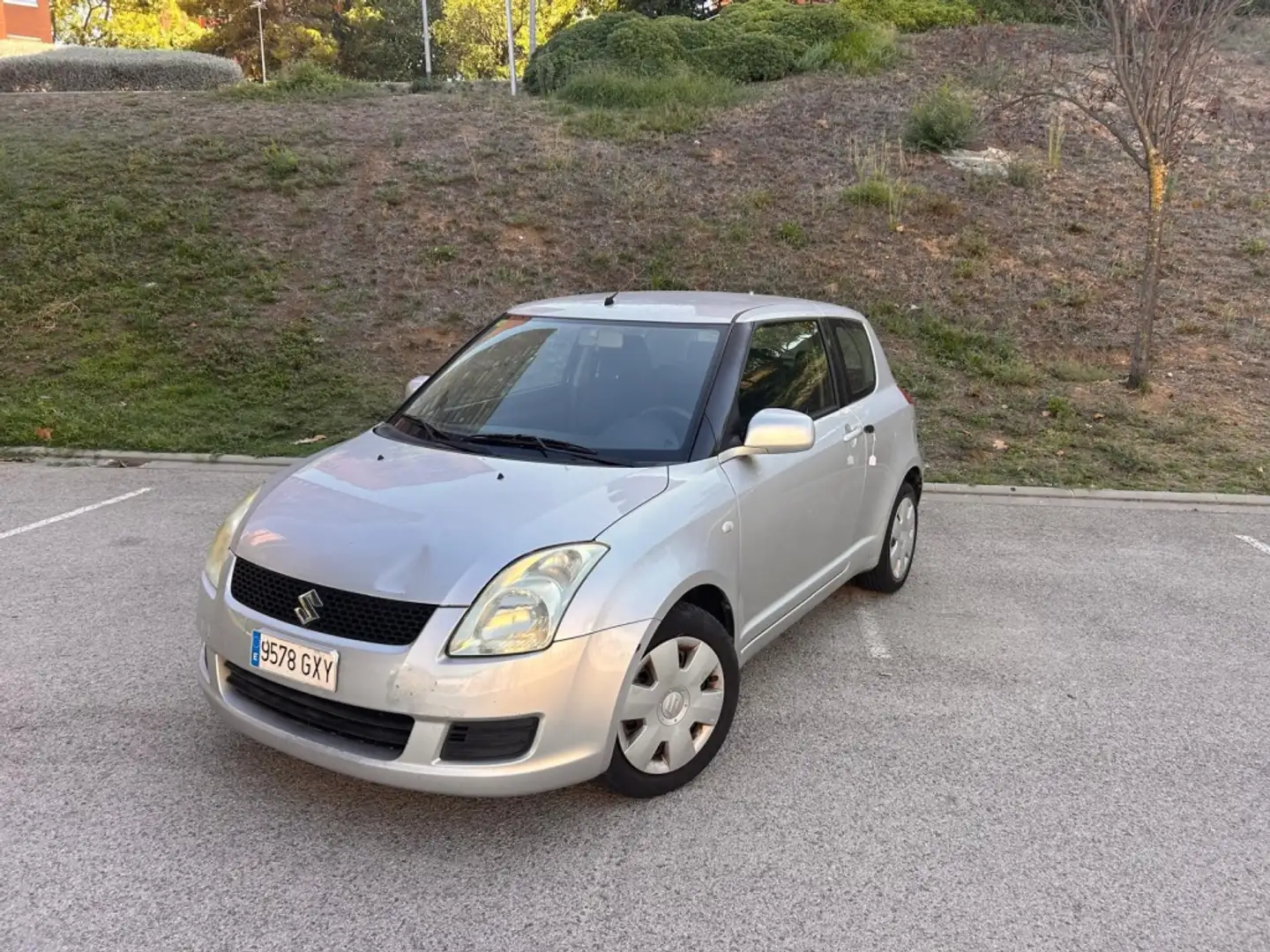Suzuki Swift 1.2 GLX Plateado - 1