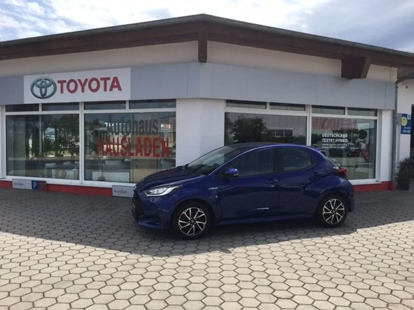 Toyota Yaris Hybrid Team Deutschland Blau - 1