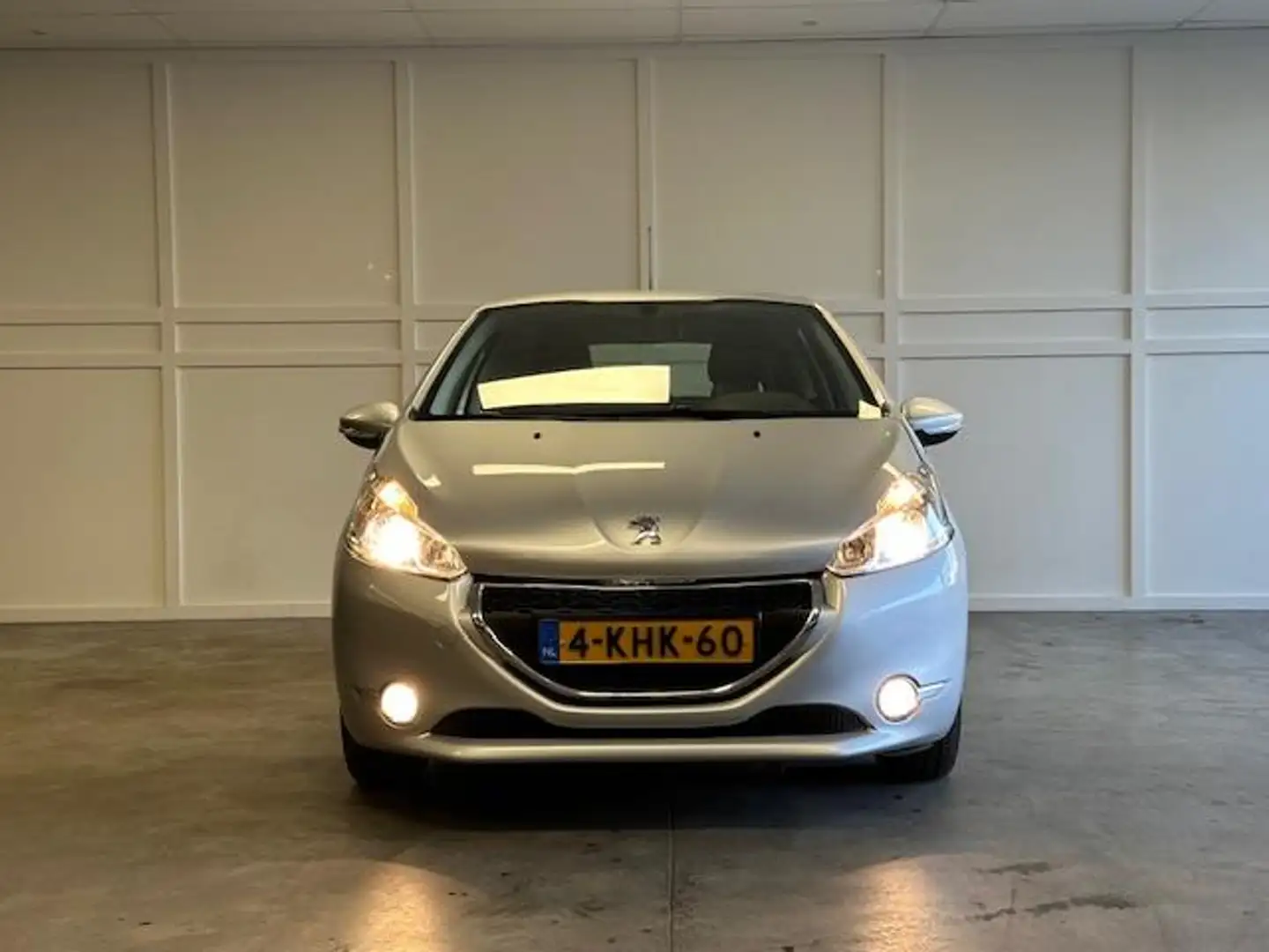Peugeot 208 1.2 VTi Active / 155 DKM NaP / Airco / Cruise / 20 Grijs - 2
