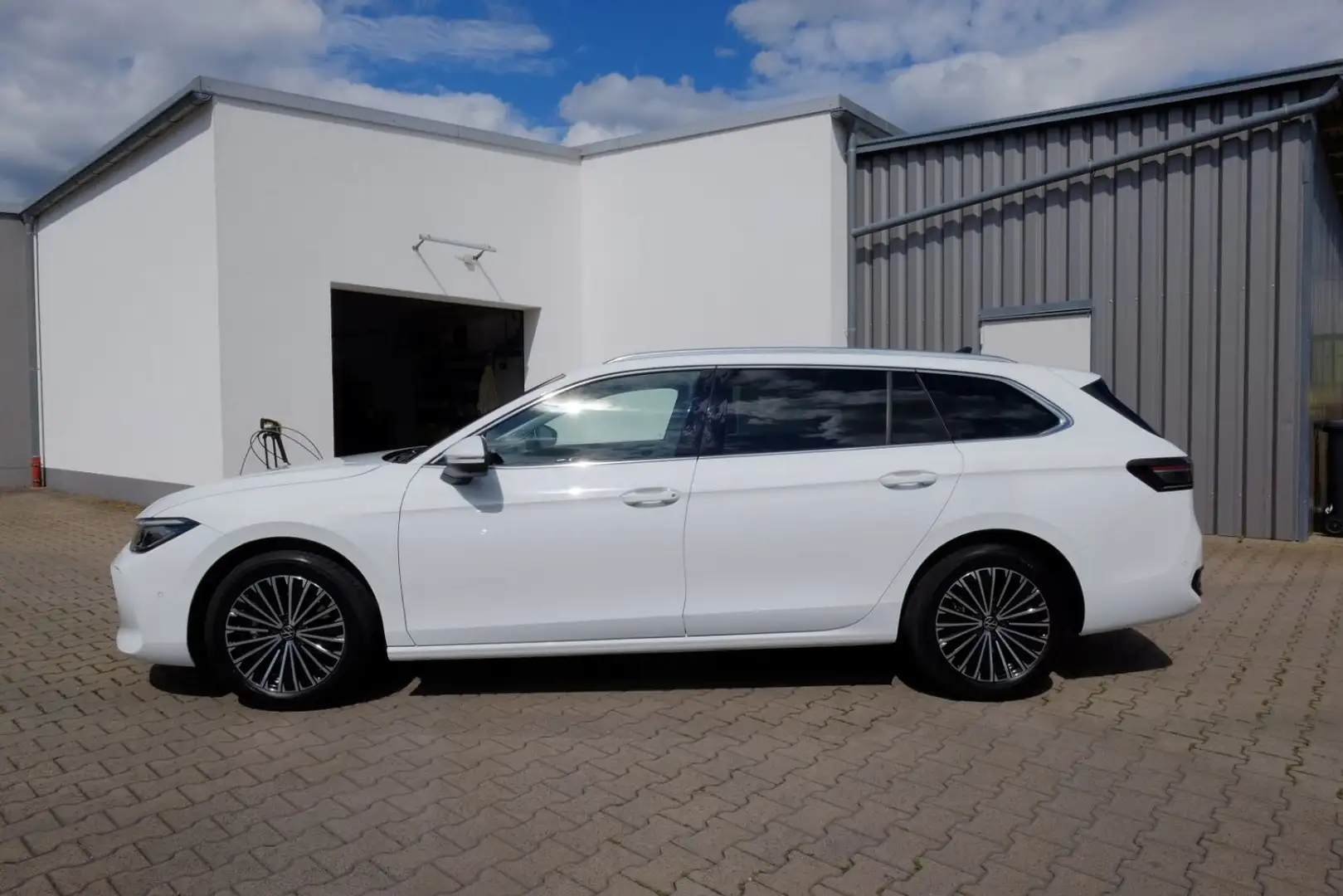Volkswagen Passat Variant 1.5 eTSI Elegance/Leder/Matri/360 Weiß - 2