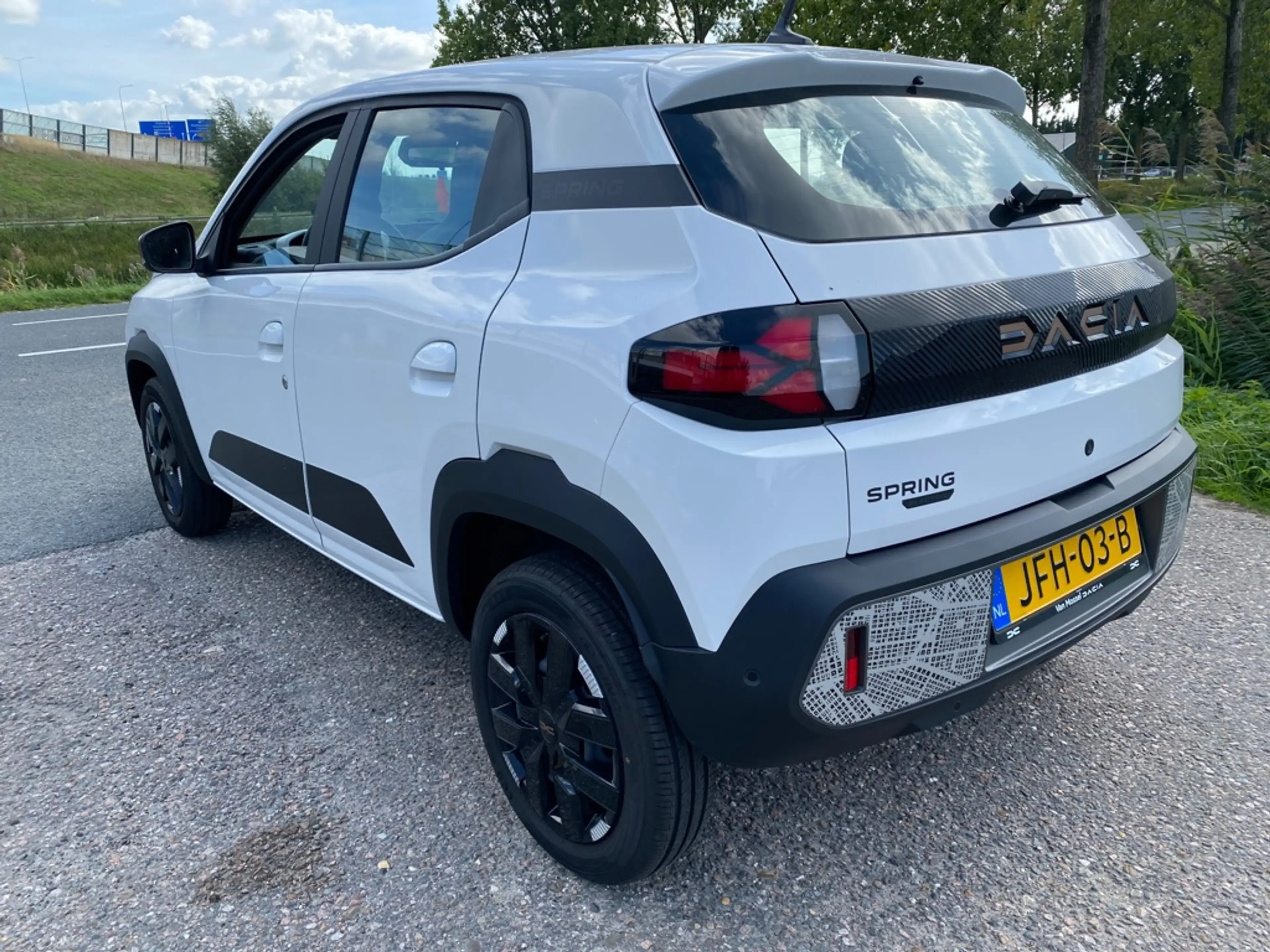 Dacia Spring Extreme 65 26.8 kWh — photo 3
