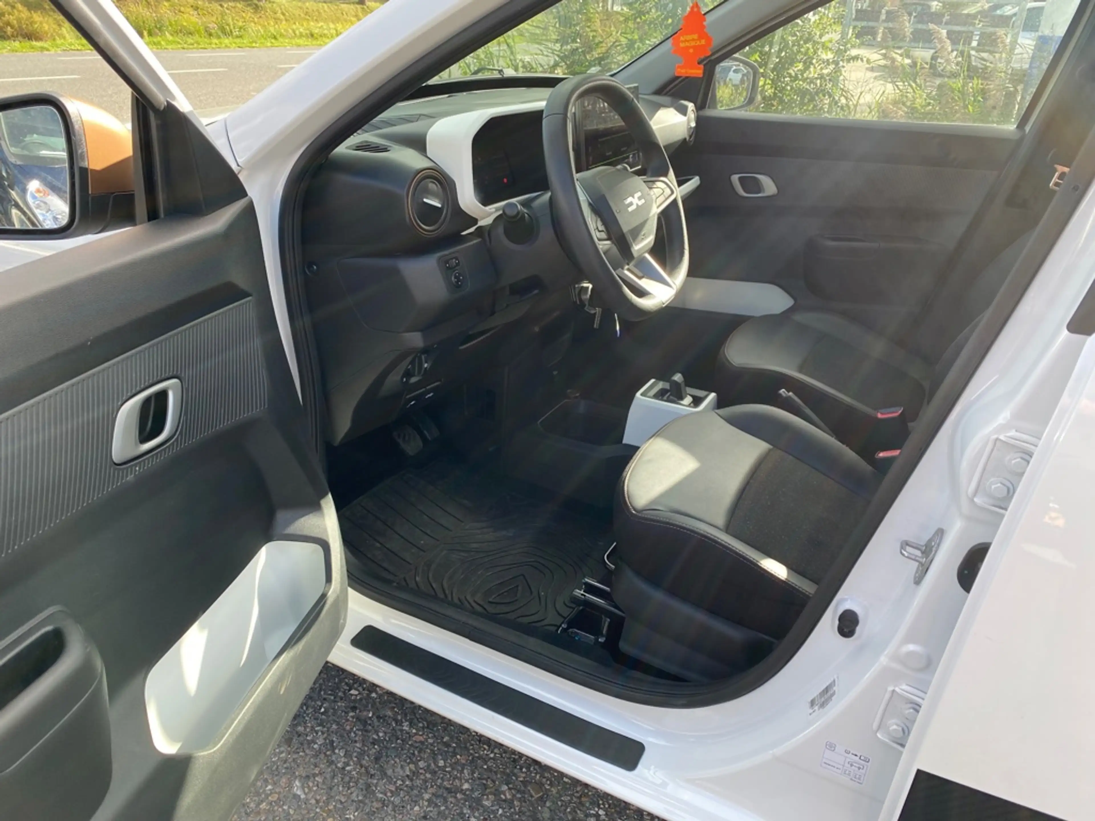 Dacia Spring Extreme 65 26.8 kWh — photo 8