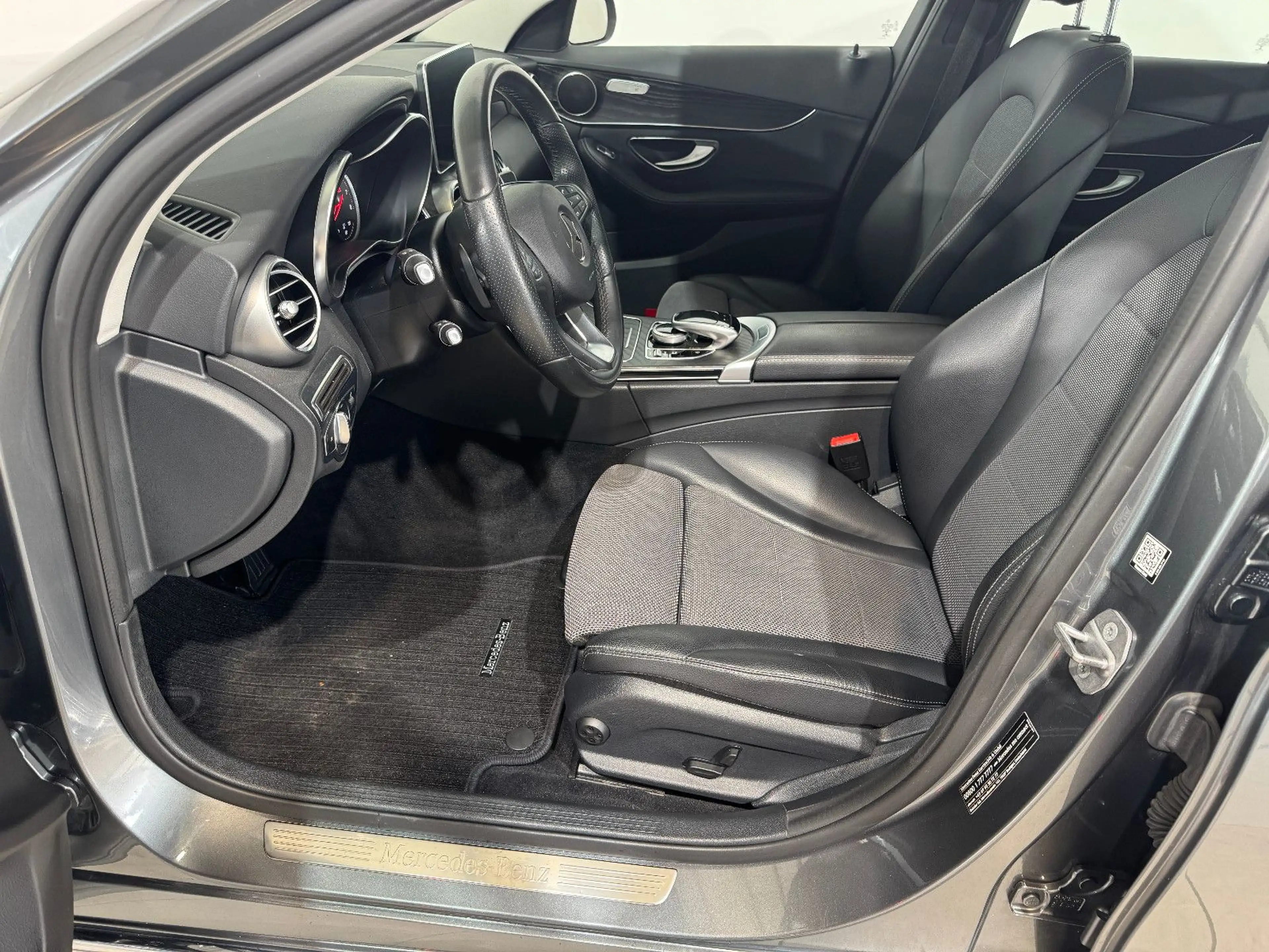 Mercedes-Benz C 250 CGI T*NAVI+TEILLEDER+AHK+17"+KAMERA+WLAN* — photo 8