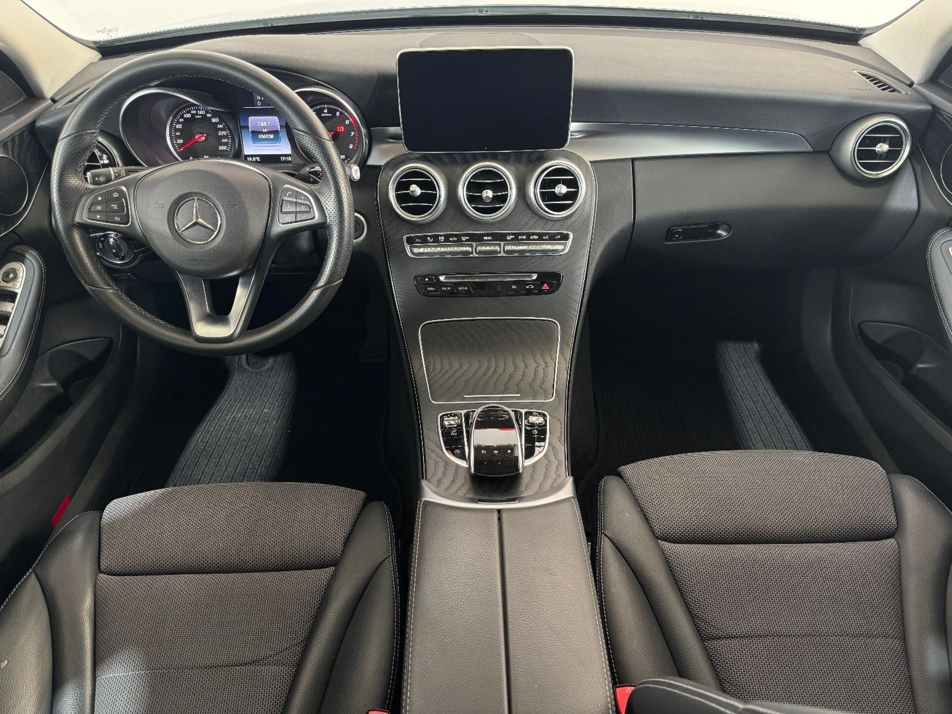 Mercedes-Benz C 250 CGI T*NAVI+TEILLEDER+AHK+17"+KAMERA+WLAN* — photo 11