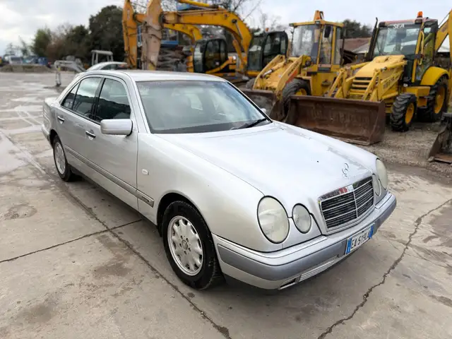 Mercedes-Benz E 270