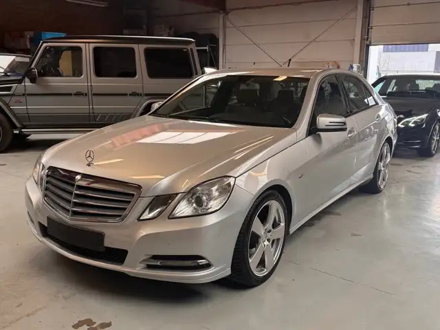 Mercedes-Benz E 200 E 200 CDI DPF BlueEFFICIENCY 7G-TRONIC Avantgarde