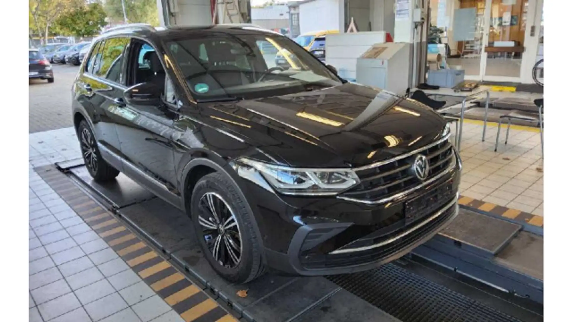 Volkswagen Tiguan 1.5 TSI Active DSG NAVI MATRIX AHK RFK Noir - 2