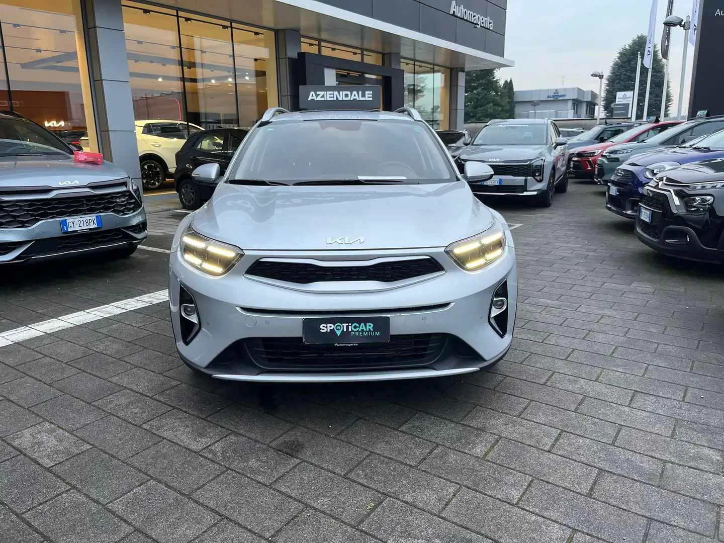 Kia Stonic 1.2 Benzina 79cv STYLE SPECIALE EDITION Aziendale Plateado - 2