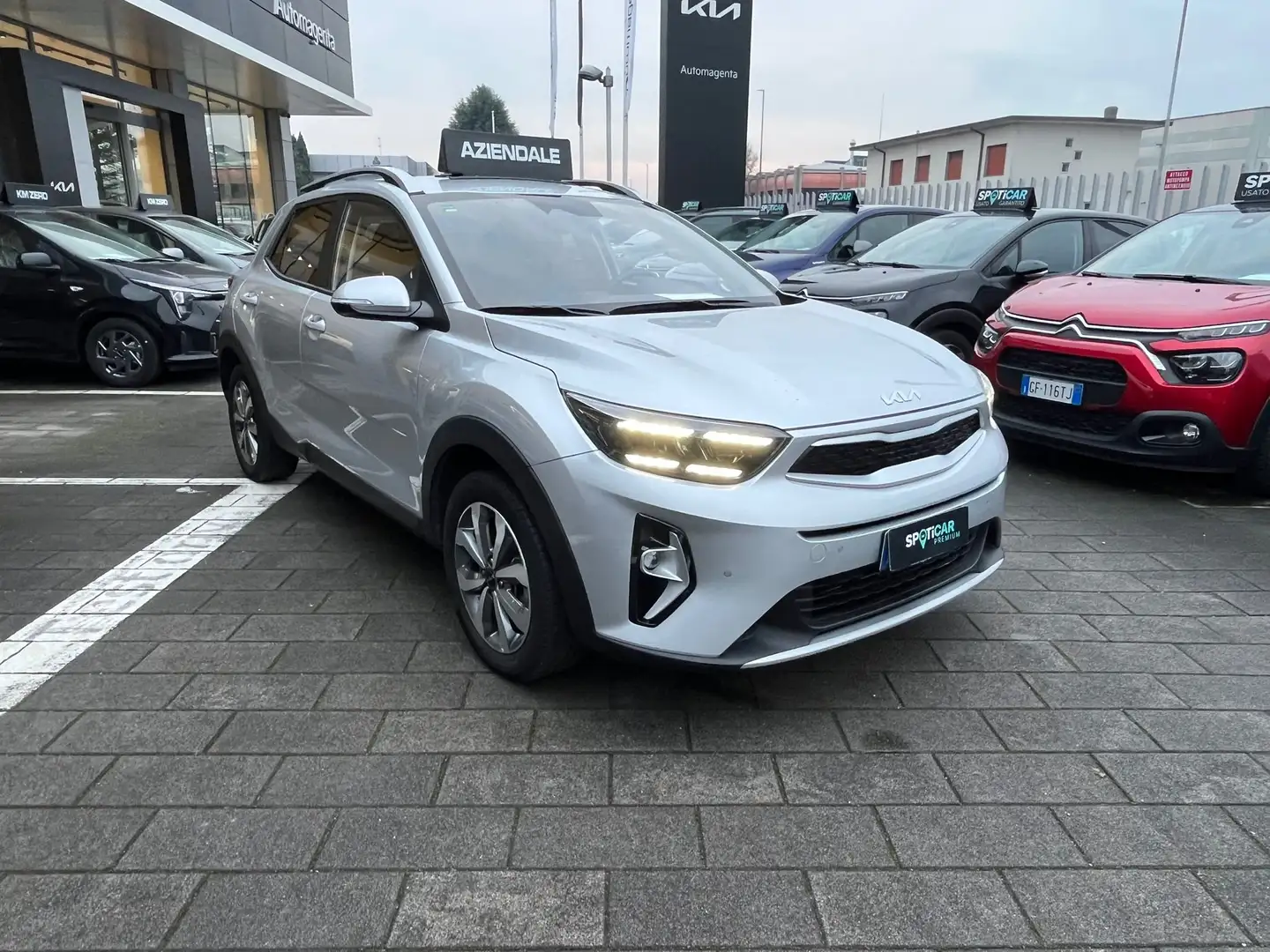 Kia Stonic 1.2 Benzina 79cv STYLE SPECIALE EDITION Aziendale Plateado - 1