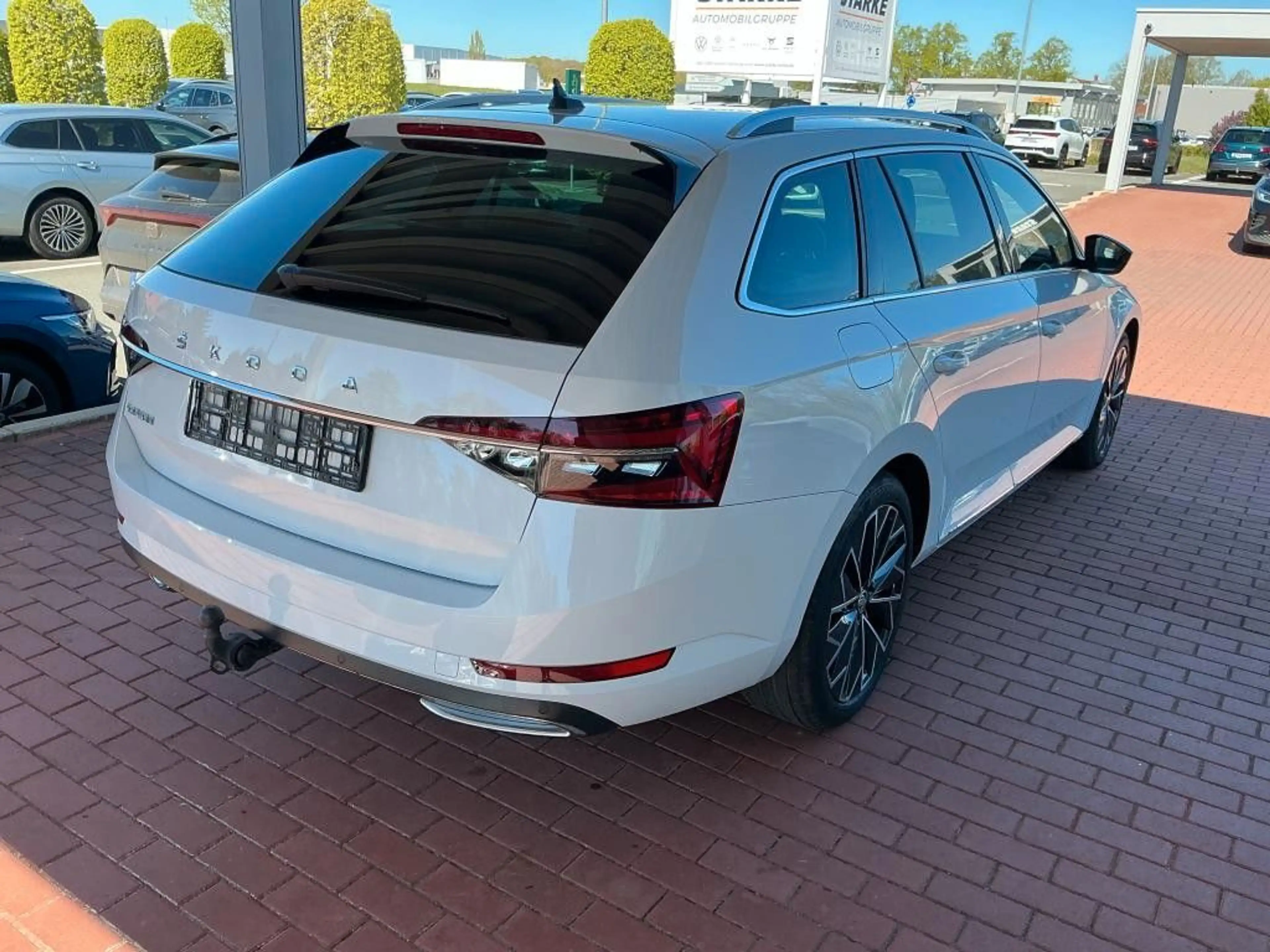 Skoda Superb Combi L&K 2.0TDI DSGNaviAHK SHZ ACC LED — photo 4