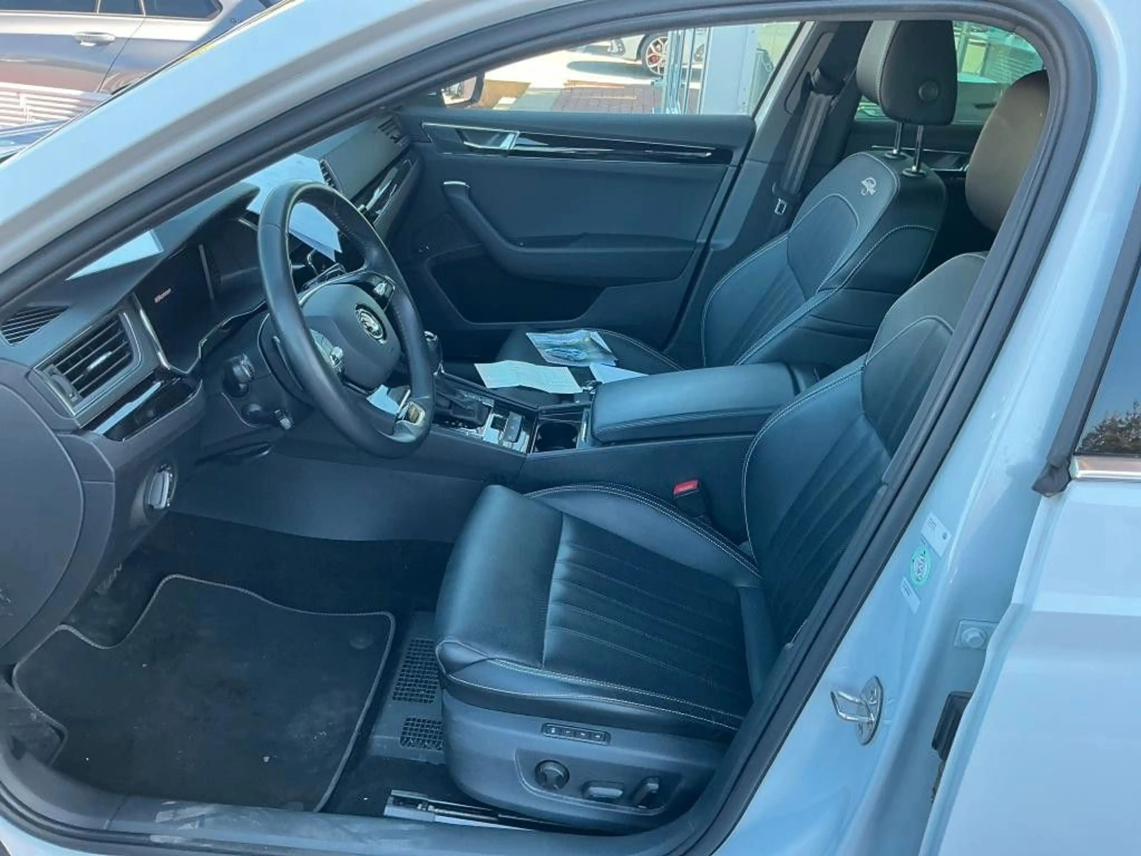 Skoda Superb Combi L&K 2.0TDI DSGNaviAHK SHZ ACC LED — photo 5