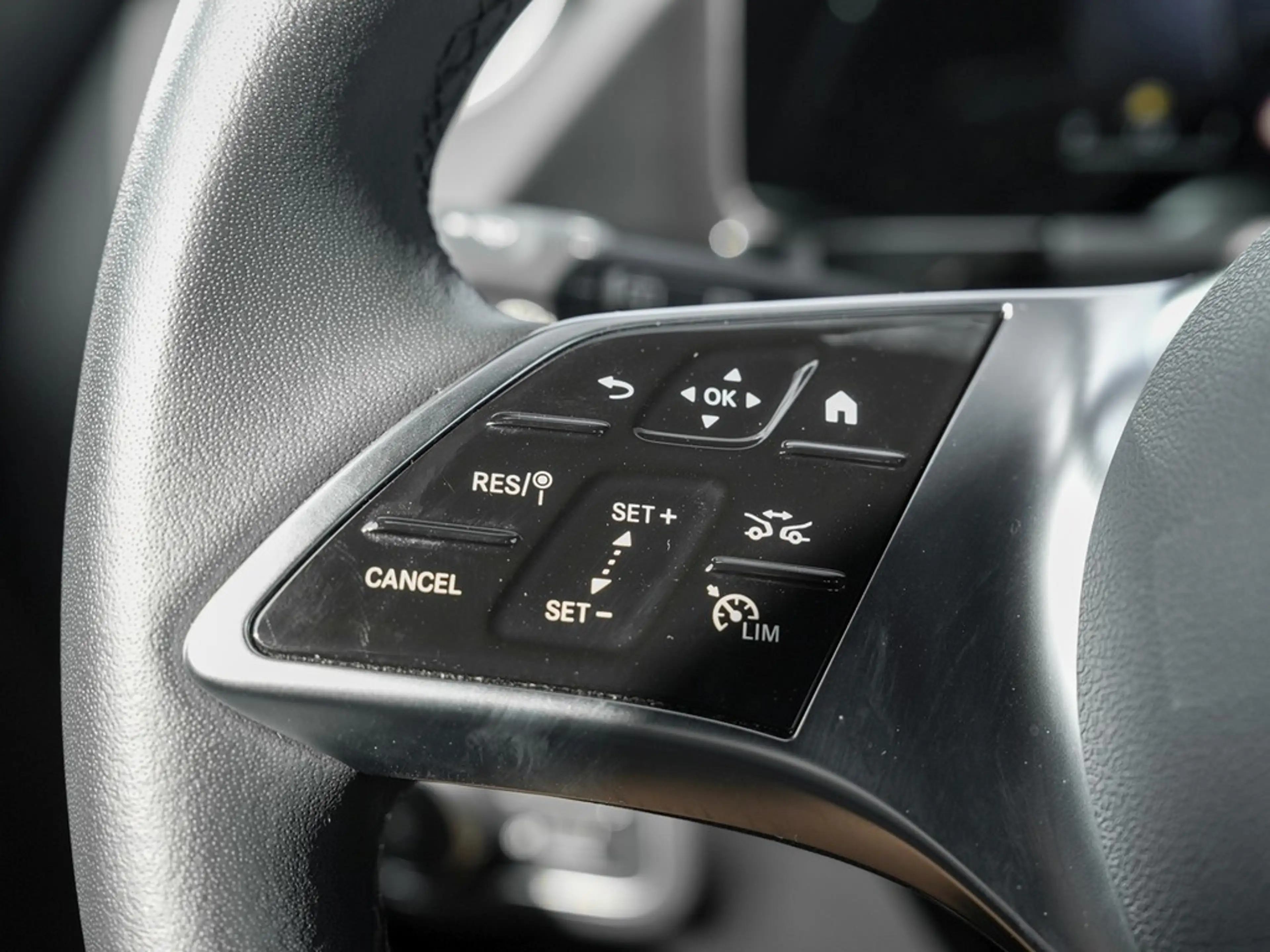 Mercedes-Benz GLA 200 Desingpaket Advanced *LED*AHK*Navi*Kamera*Kessy... — photo 15