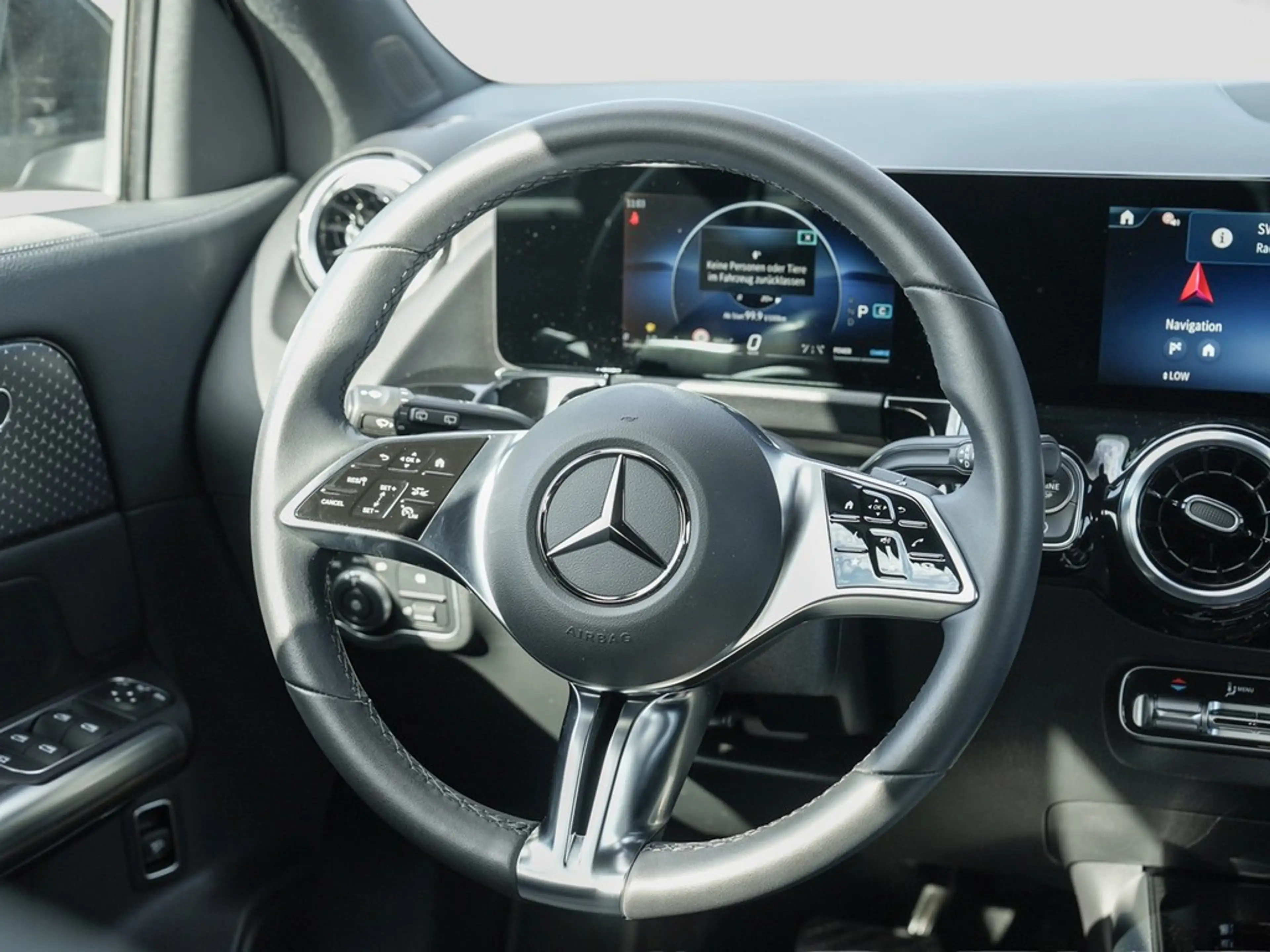 Mercedes-Benz GLA 200 Desingpaket Advanced *LED*AHK*Navi*Kamera*Kessy... — photo 11