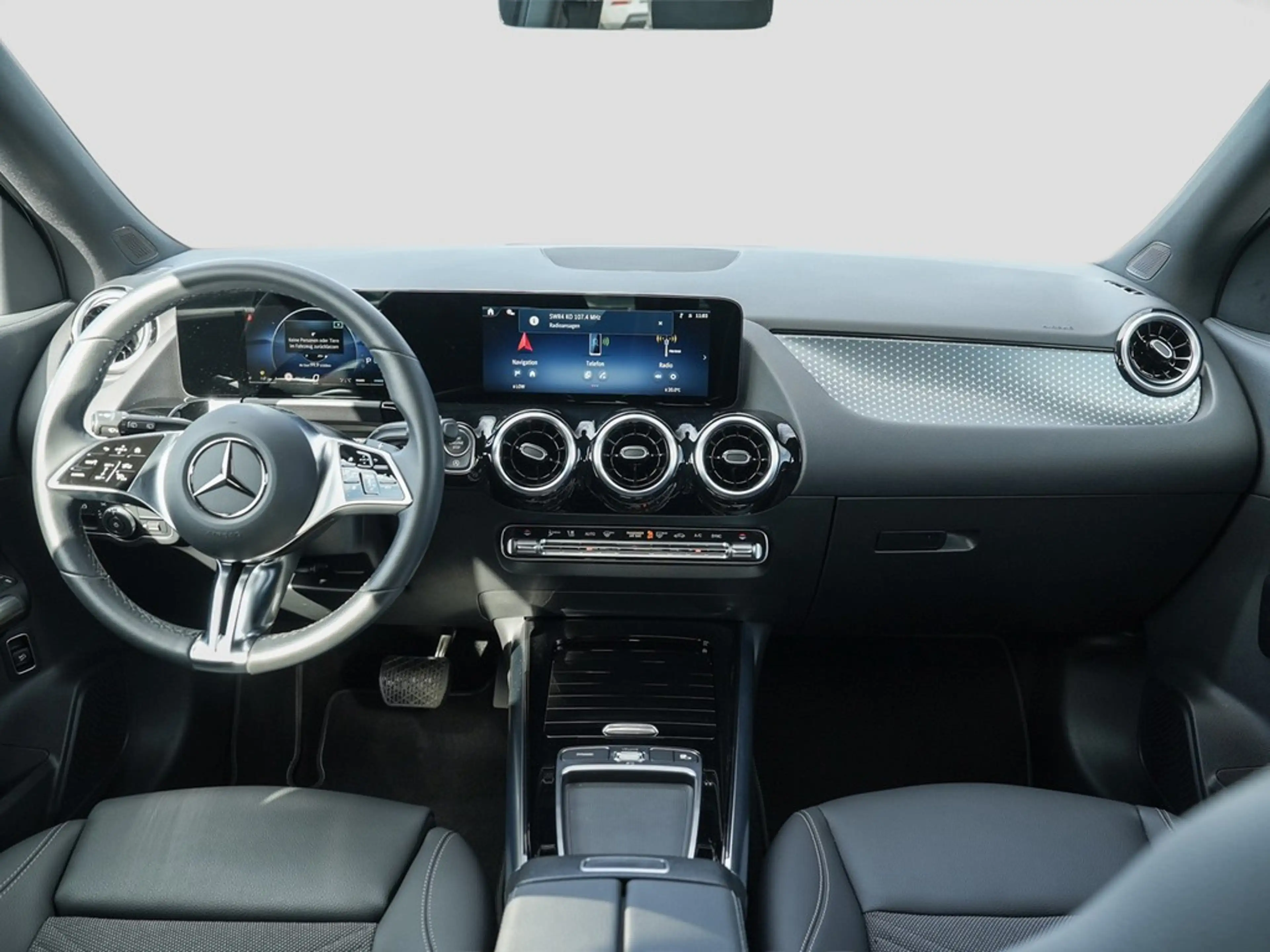 Mercedes-Benz GLA 200 Desingpaket Advanced *LED*AHK*Navi*Kamera*Kessy... — photo 12