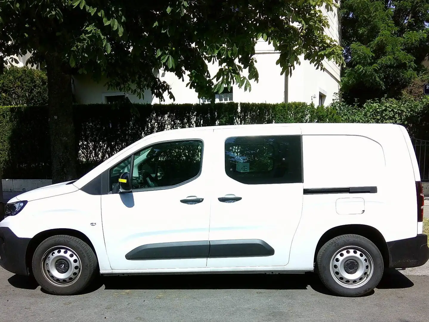 Peugeot Partner DoKa BHDI 130 EAT8 Weiß - 2