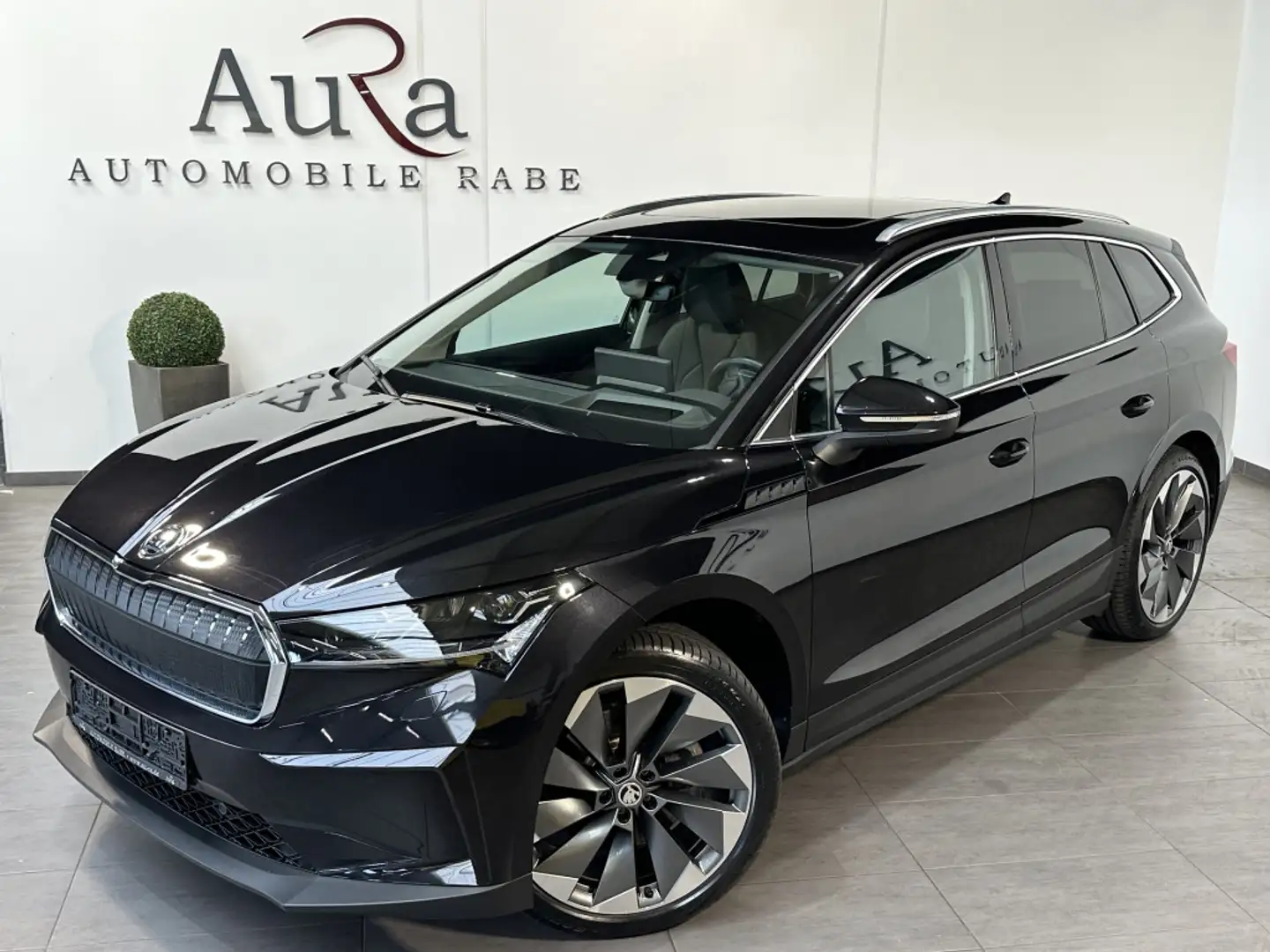 Skoda Enyaq 80 Suite Drive Sport Plus NAV+LED+ACC+PANO Schwarz - 1