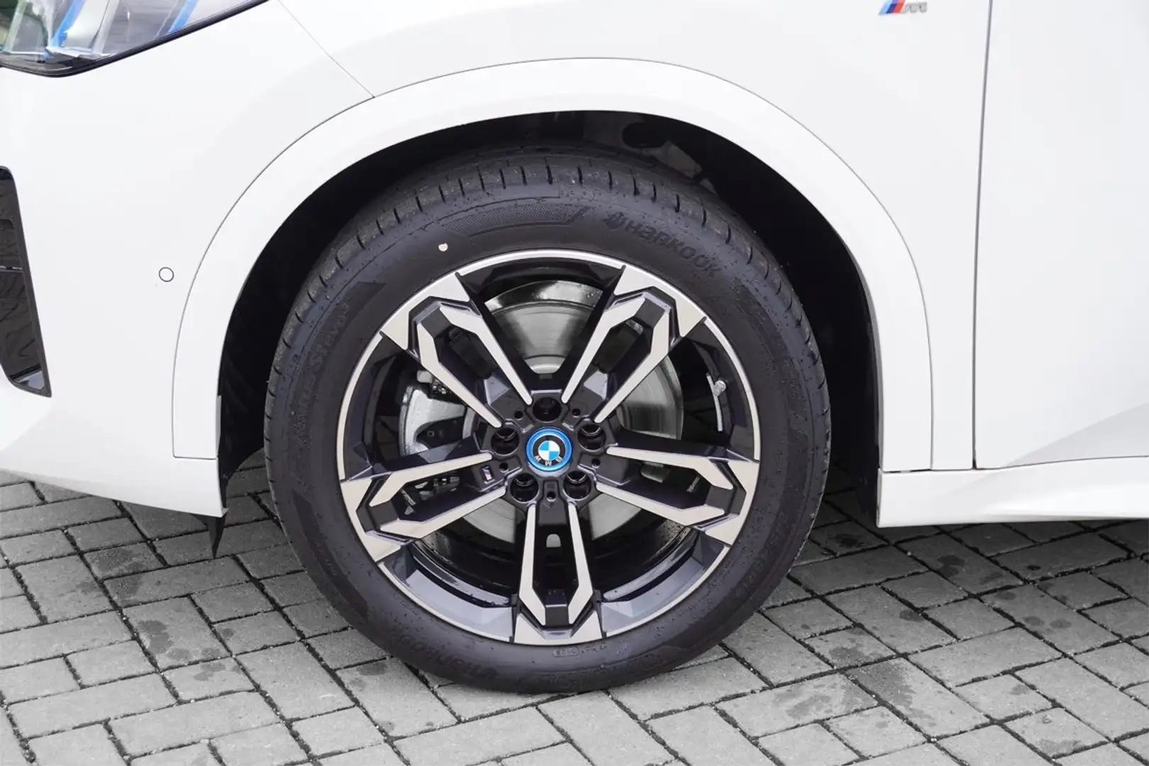 BMW iX2 xDrive30 M Sport AHK Kamera Sportsitze LED Driving White - 2