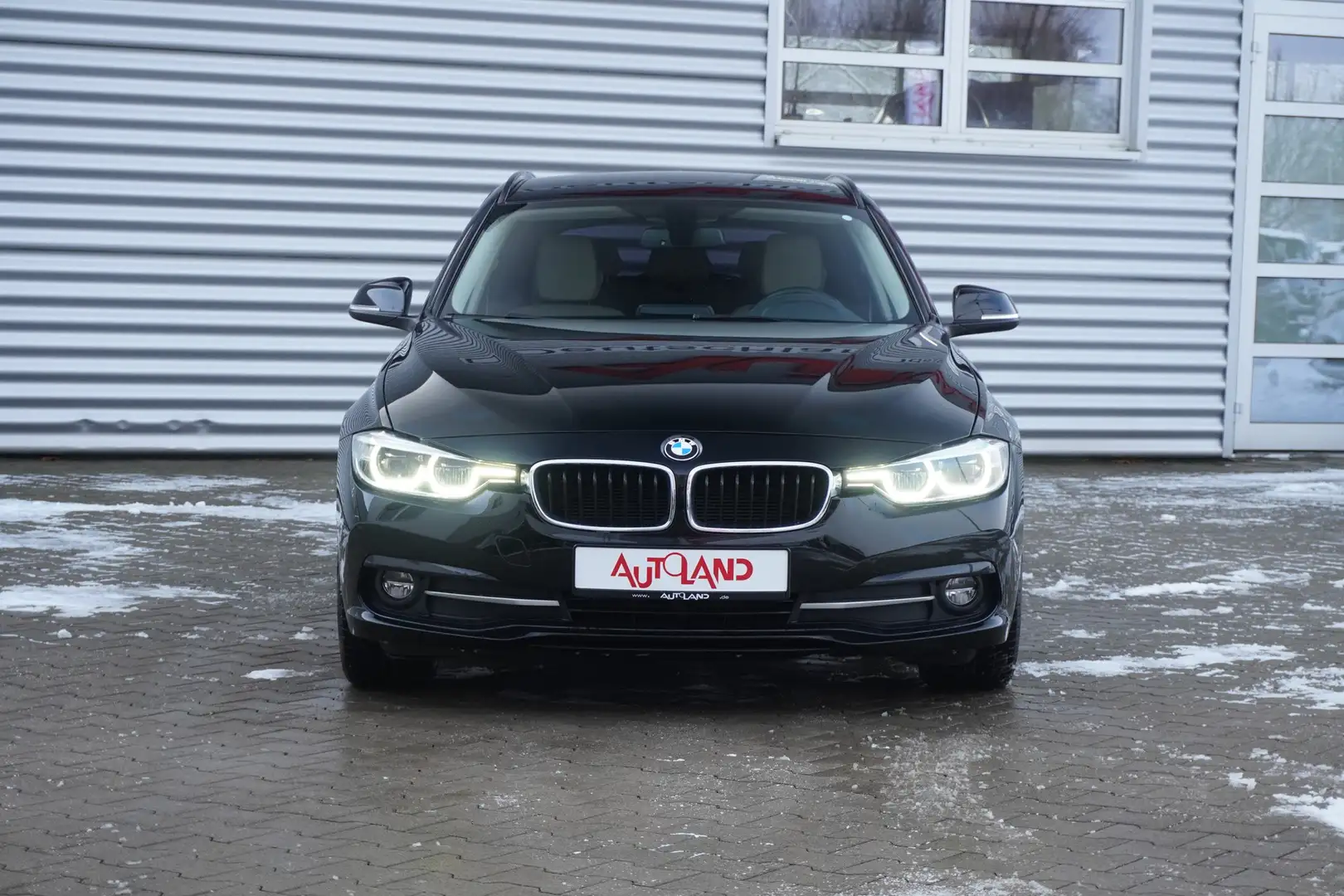 BMW 320 320d Efficient Dynamics Sport Line LED Navi PDC Noir - 2