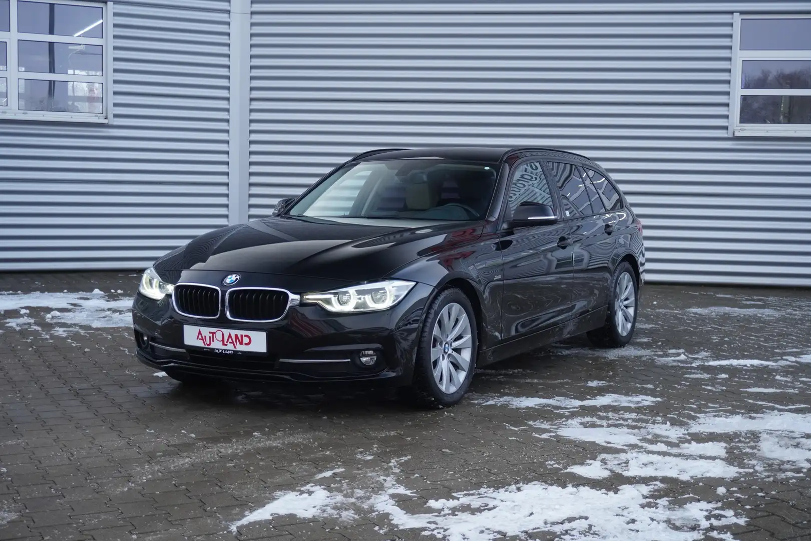 BMW 320 320d Efficient Dynamics Sport Line LED Navi PDC Noir - 1