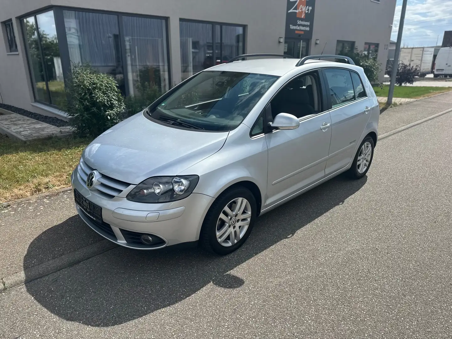 Volkswagen Golf Plus 1.9 TDI Edition srebrna - 1