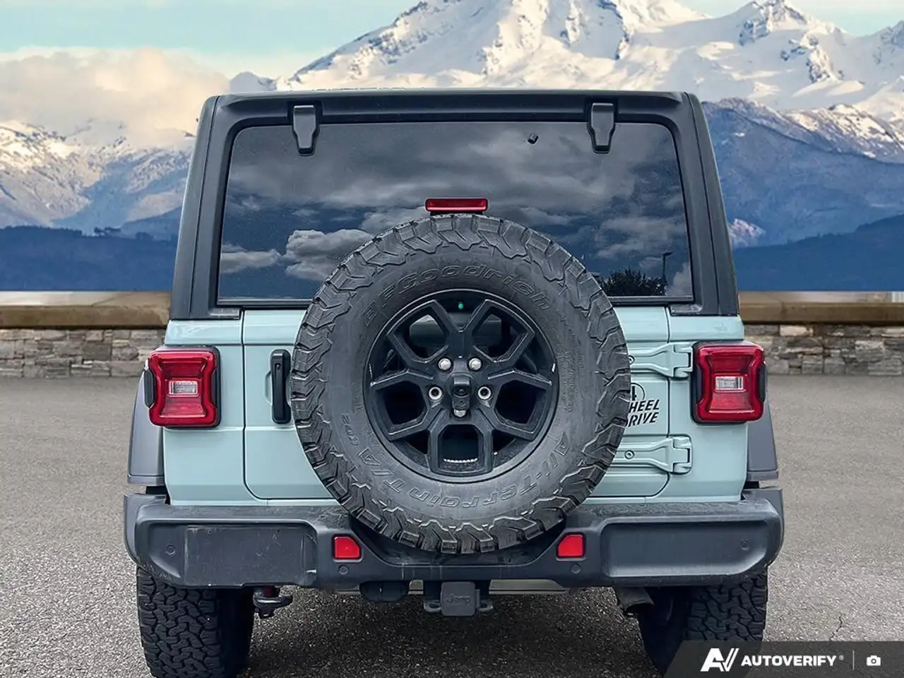 Jeep Wrangler снимка Jeep Wrangler