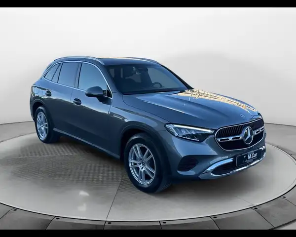 Mercedes-Benz GLC view 4