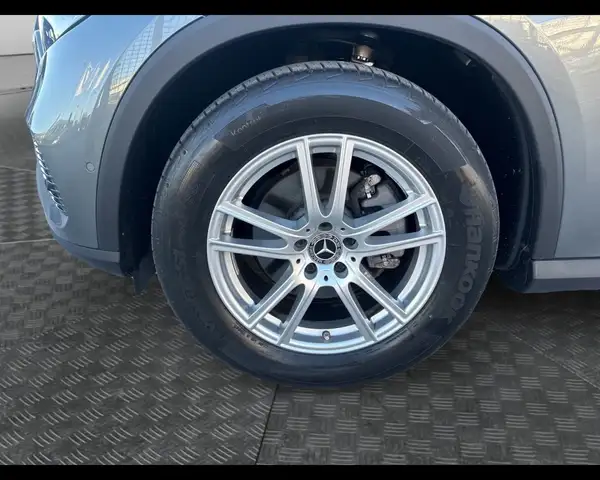 Mercedes-Benz GLC view 12