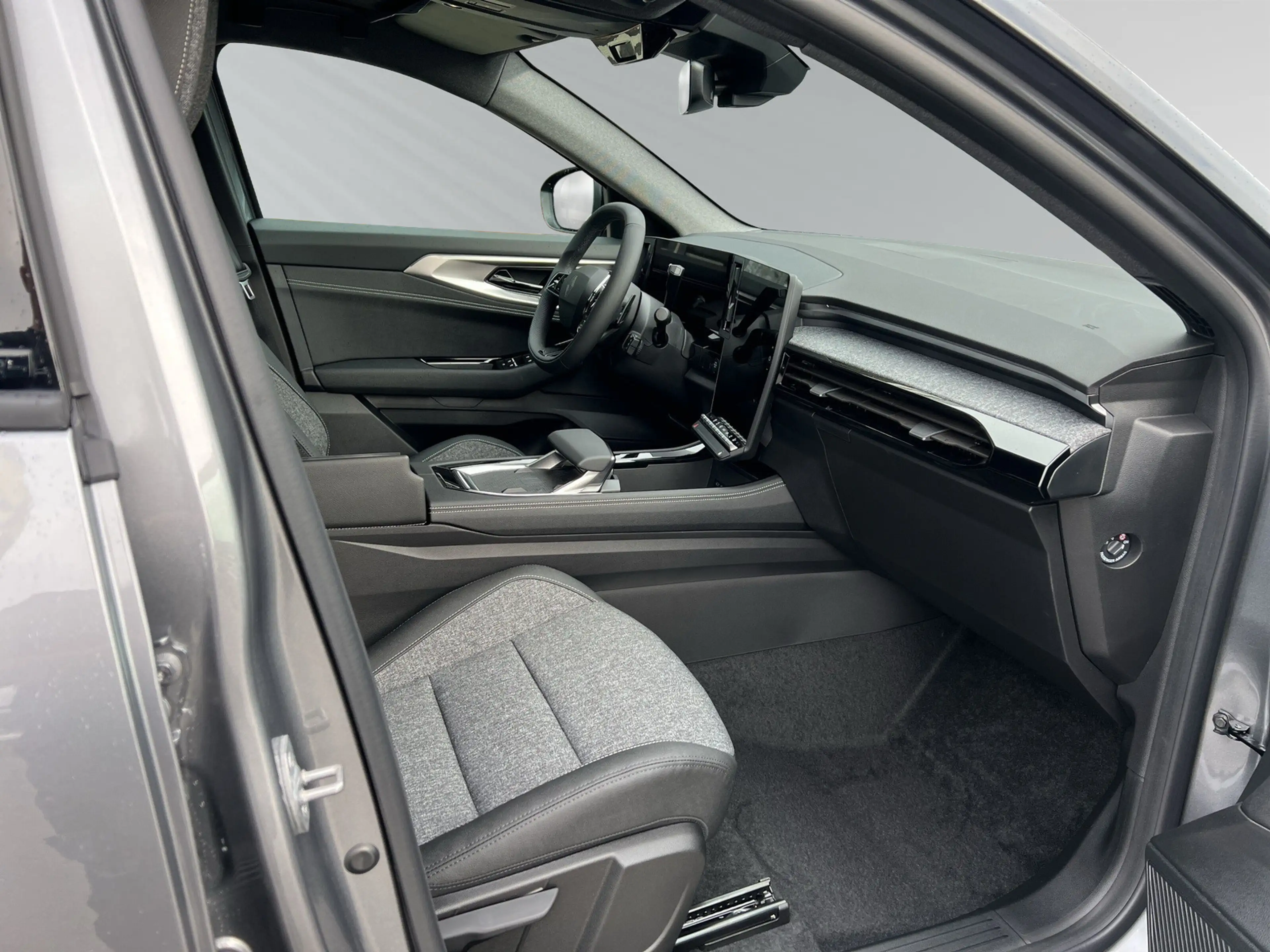 Renault Austral Techno E-TECH Hybrid 200 — photo 10