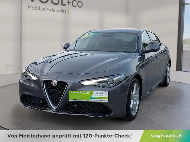 Alfa Romeo Giulia Super 2,0 200 AT RWD