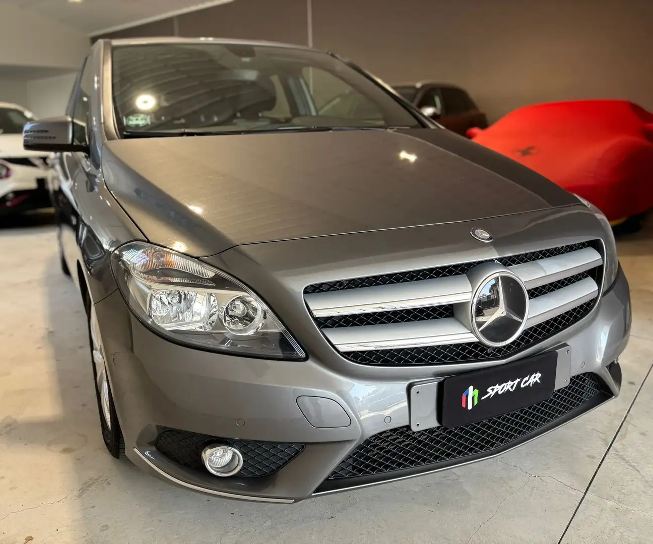 Mercedes-Benz B 180 be Executive Grijs - 1