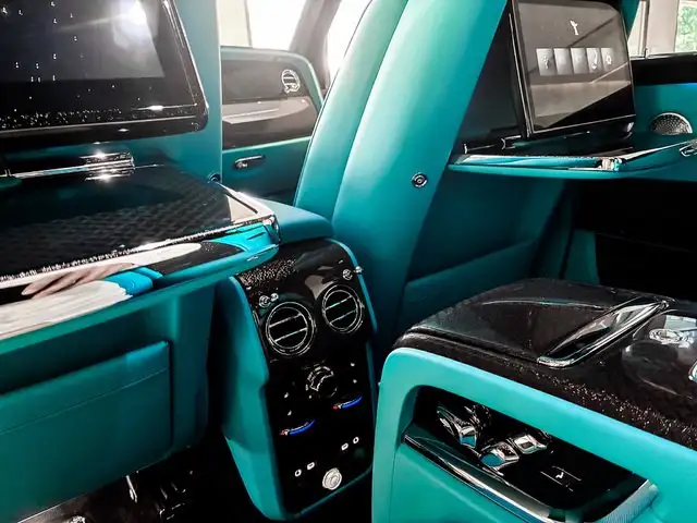 Rolls-Royce Cullinan view 25