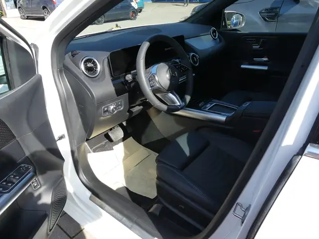 Mercedes-Benz B Class view 5