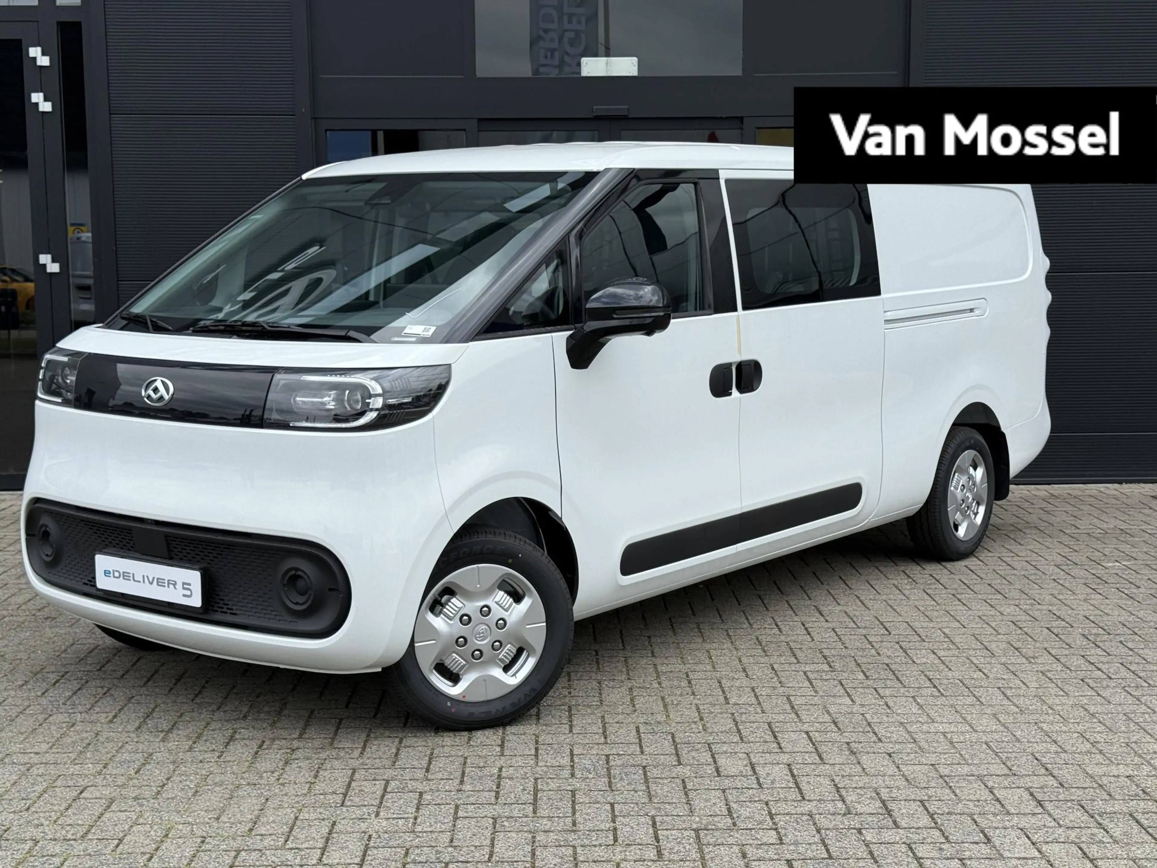 Maxus eDeliver 5 DC L2H1 64kWh Aut. Dubbele Cabine WLTP tot 489 KM