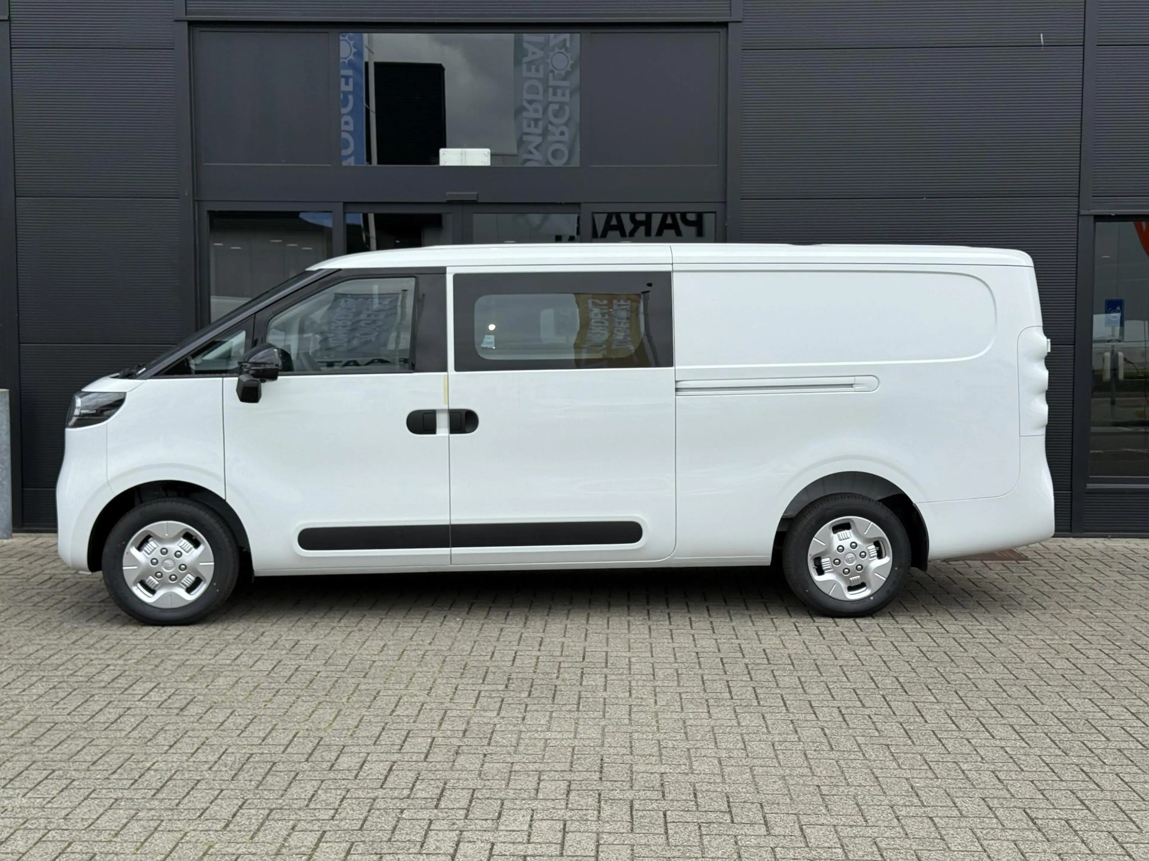 Maxus eDeliver 5 DC L2H1 64kWh Aut. Dubbele Cabine WLTP tot 489 KM — photo 4