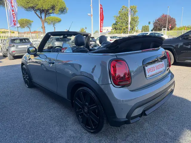 Mini Convertible view 7