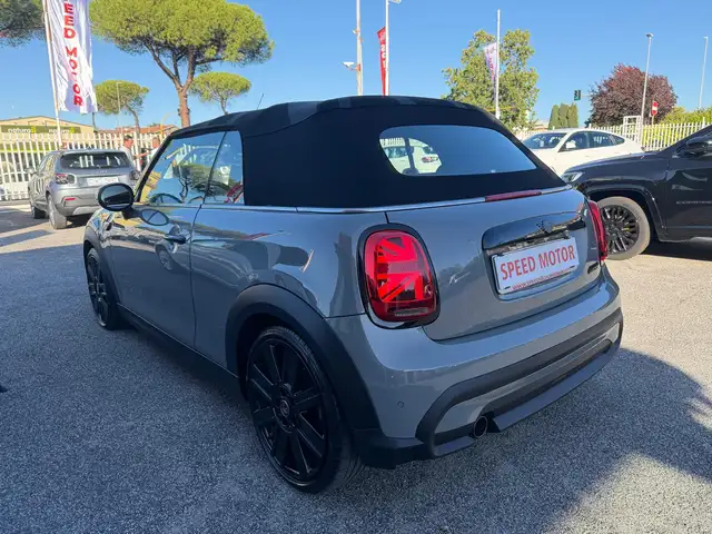Mini Convertible view 8