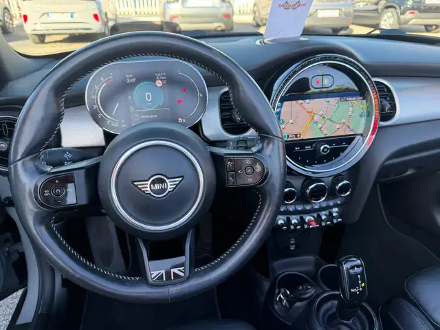 Mini Convertible view 9
