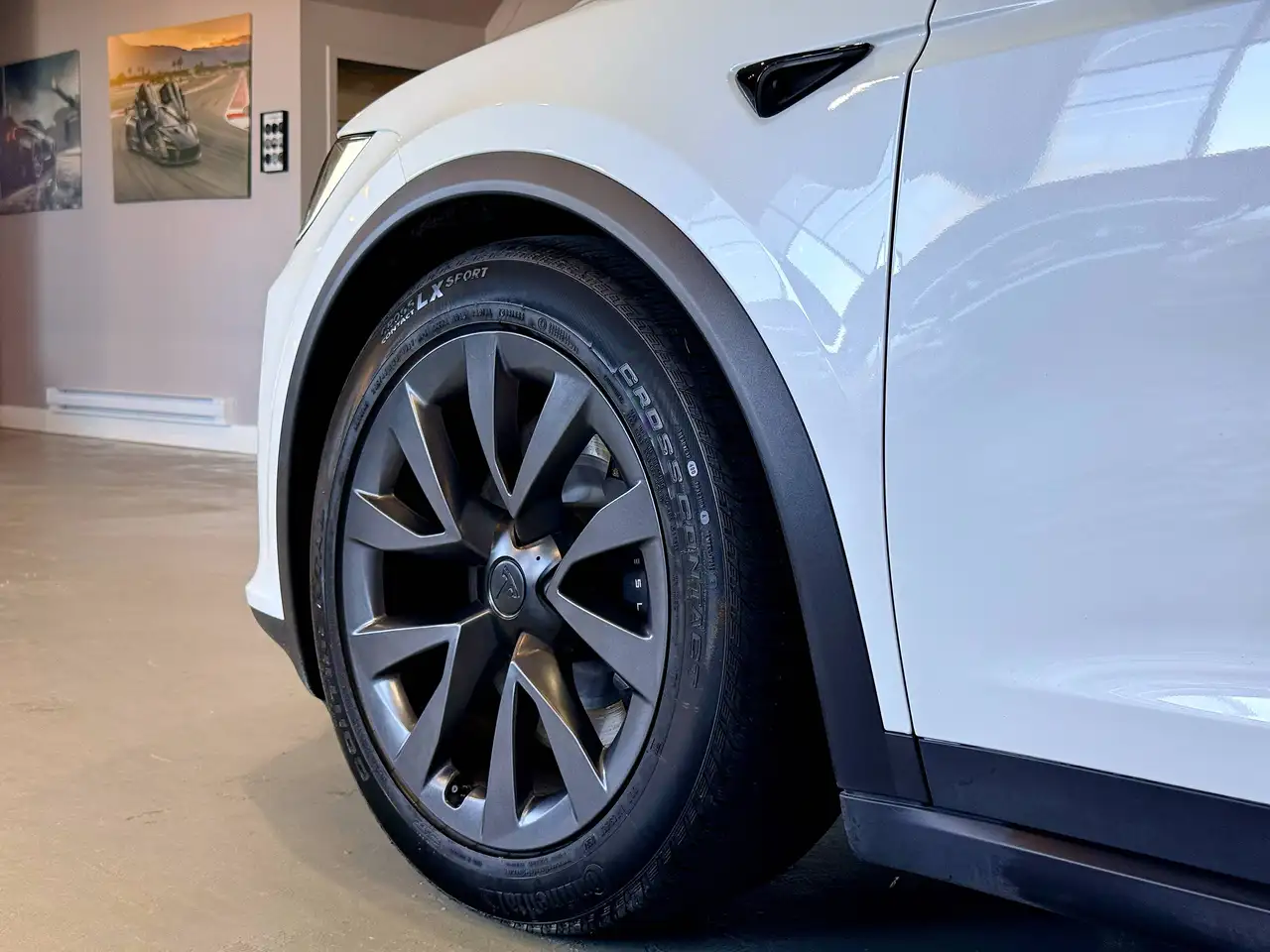 Tesla Model X photo Tesla Model X