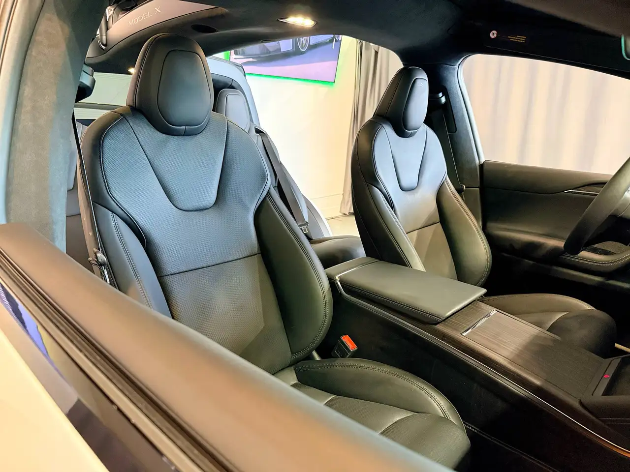 Tesla Model X photo Tesla Model X