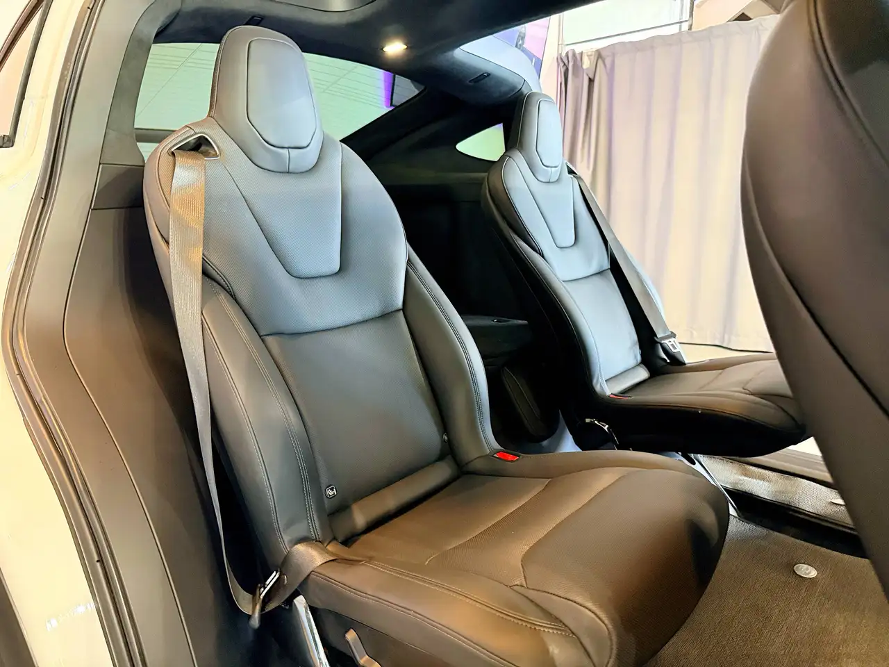 Tesla Model X photo Tesla Model X
