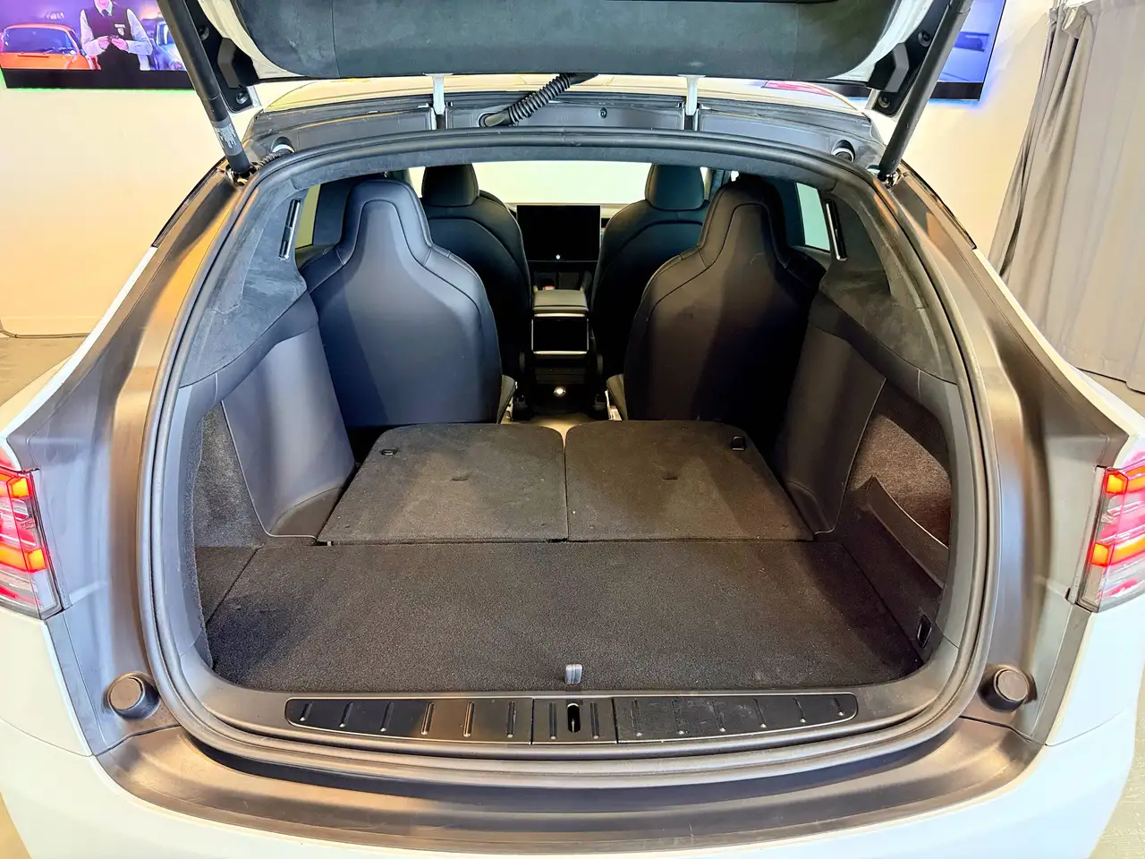 Tesla Model X photo Tesla Model X