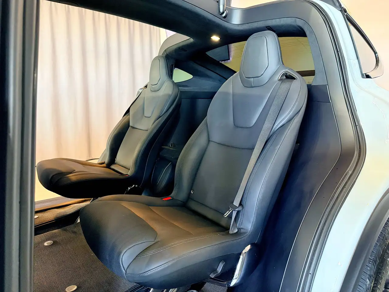 Tesla Model X photo Tesla Model X